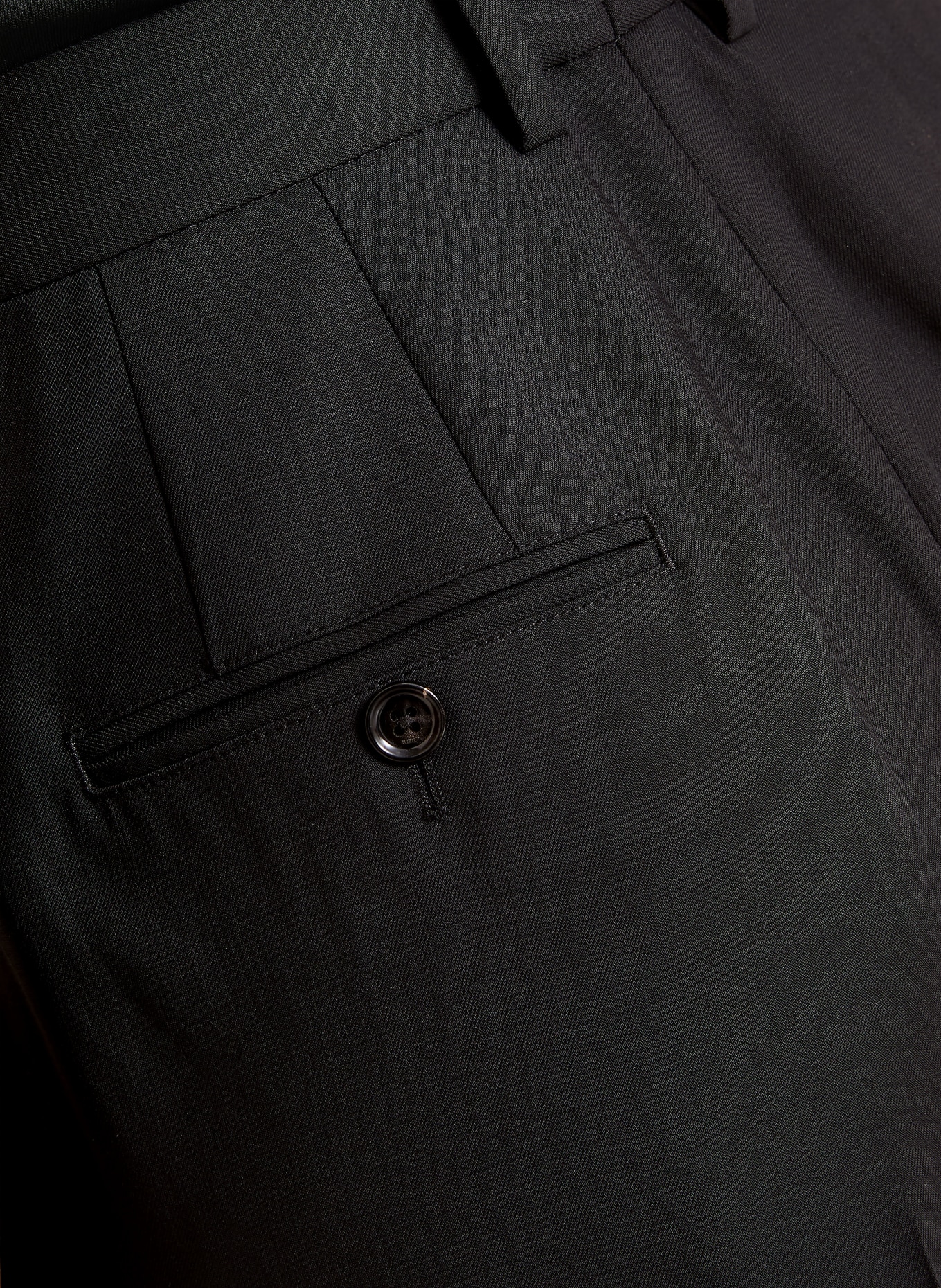 AMI PARIS Marlenehose: SCHWARZ