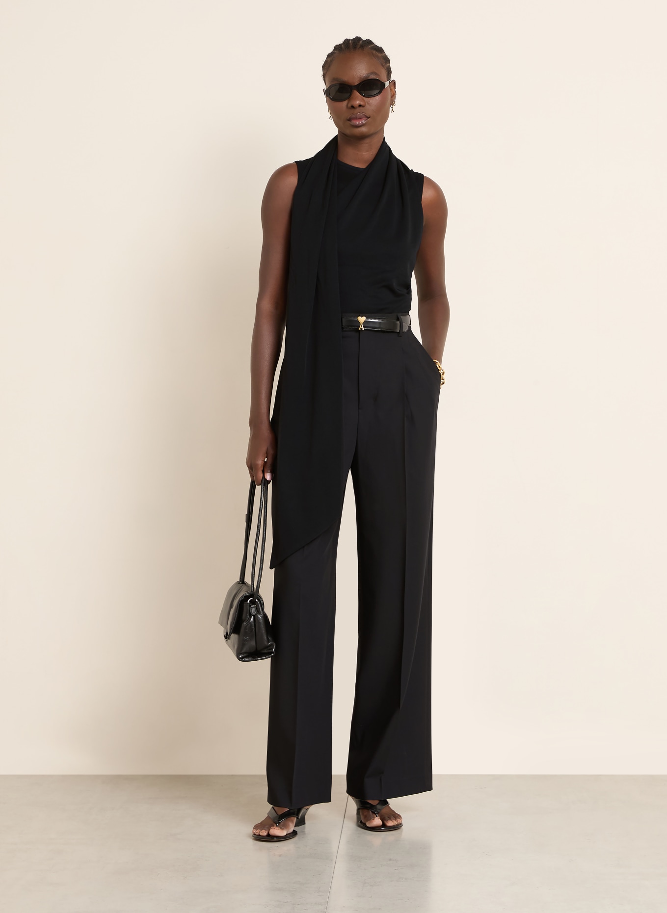 AMI PARIS Blůza s mašlí: ČERNÁ