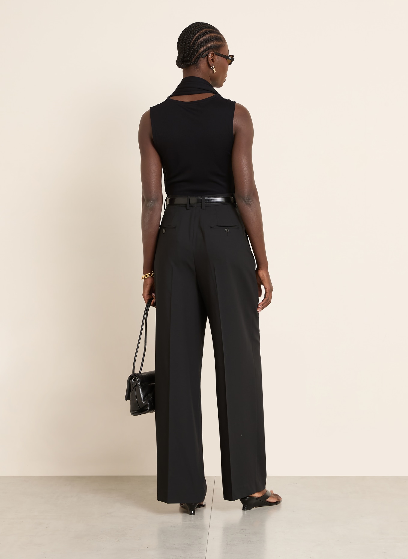 AMI PARIS Blůza s mašlí: ČERNÁ