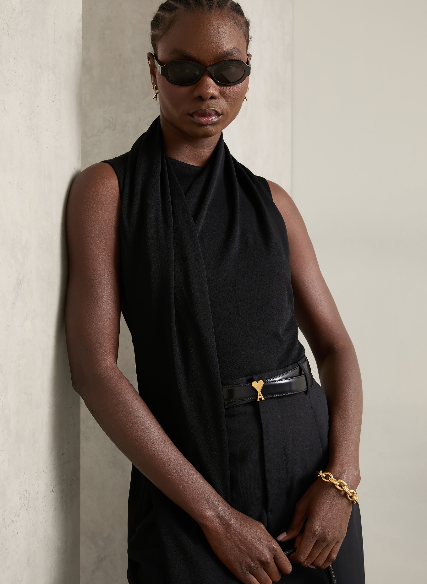 AMI PARIS Blůza s mašlí: ČERNÁ