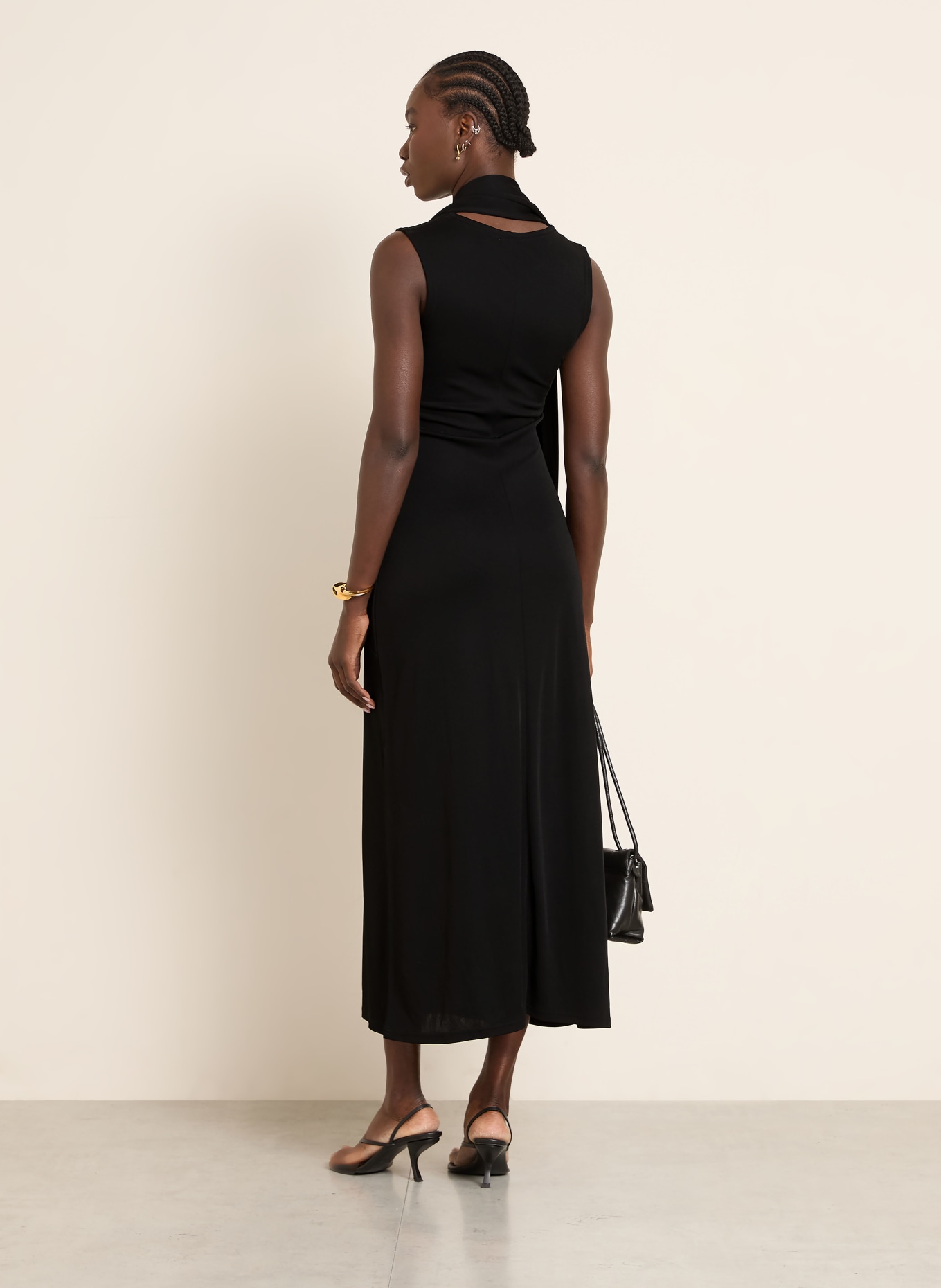 AMI PARIS Jerseykleid mit Schluppe: SCHWARZ