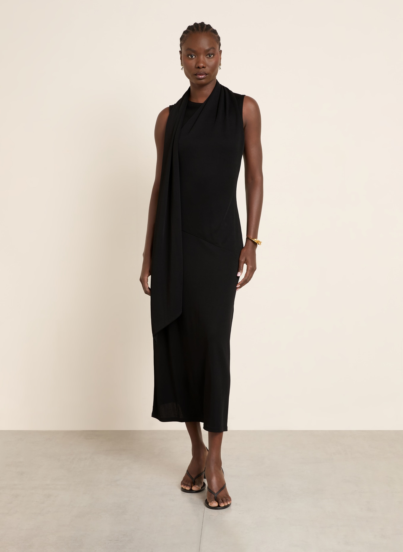 AMI PARIS Jerseykleid mit Schluppe: SCHWARZ