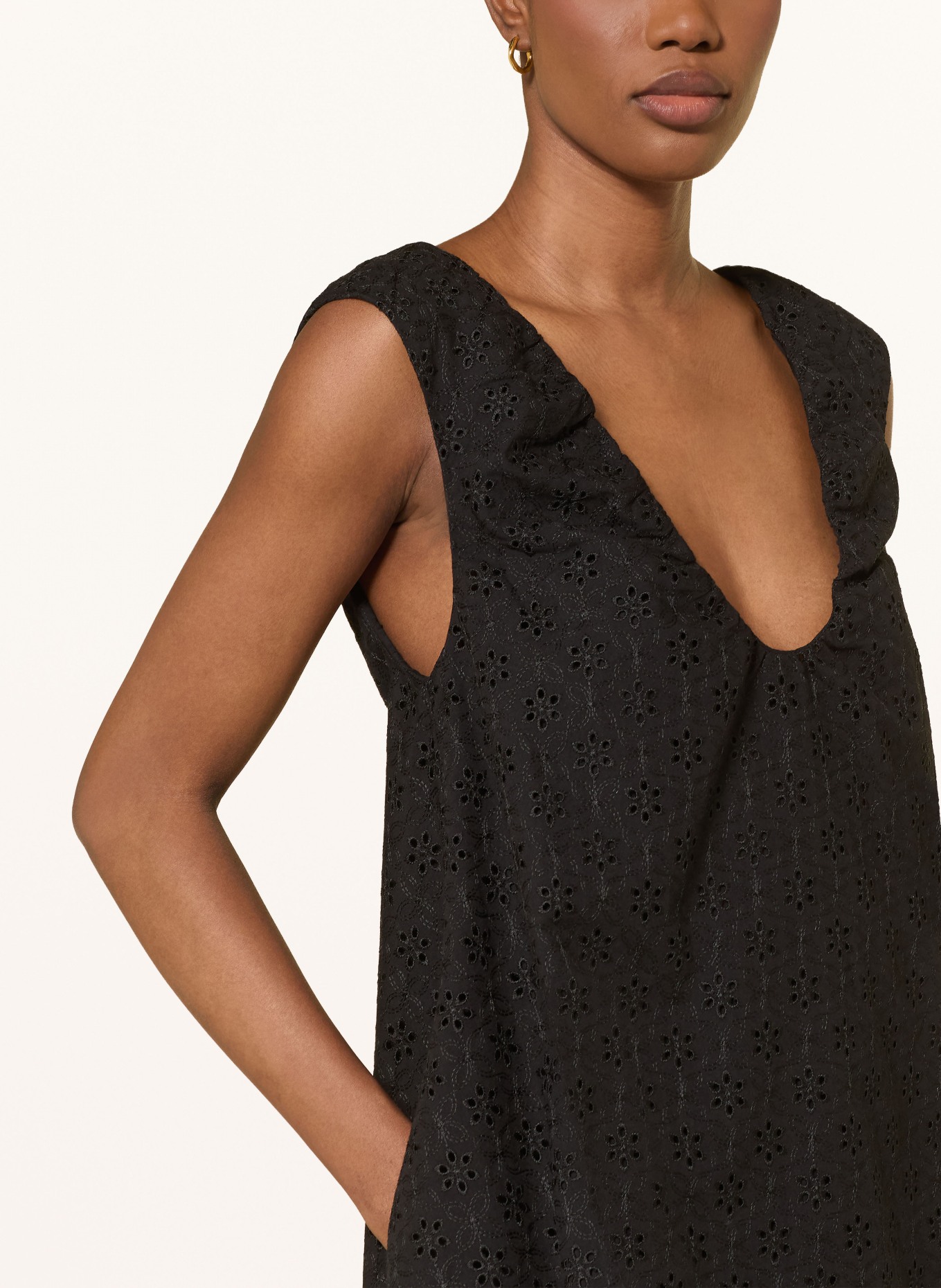 FAITHFULL THE BRAND Kleid JUANA aus Lochspitze: SCHWARZ