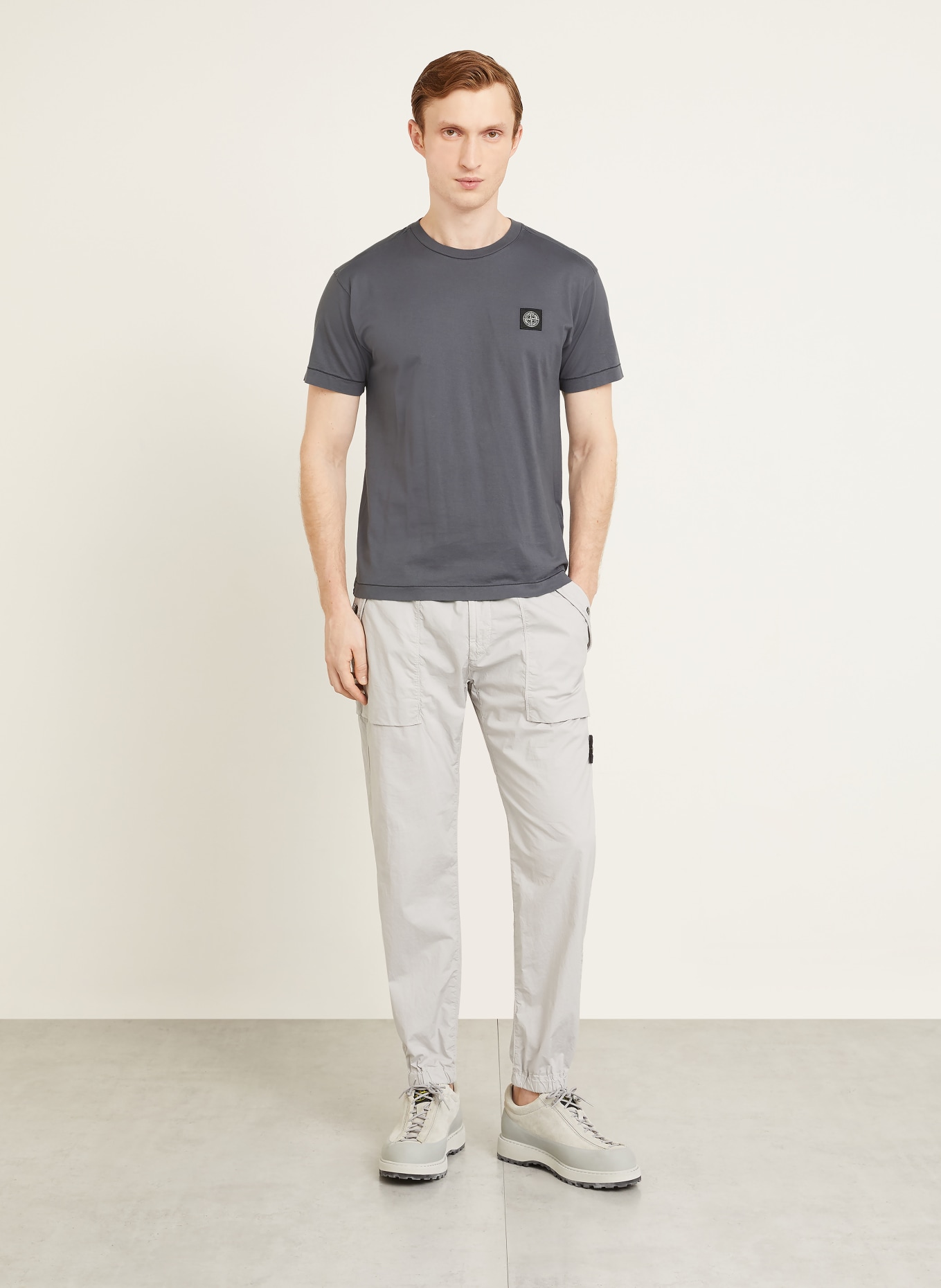 STONE ISLAND mikina: TMAVĚ ŠEDÁ