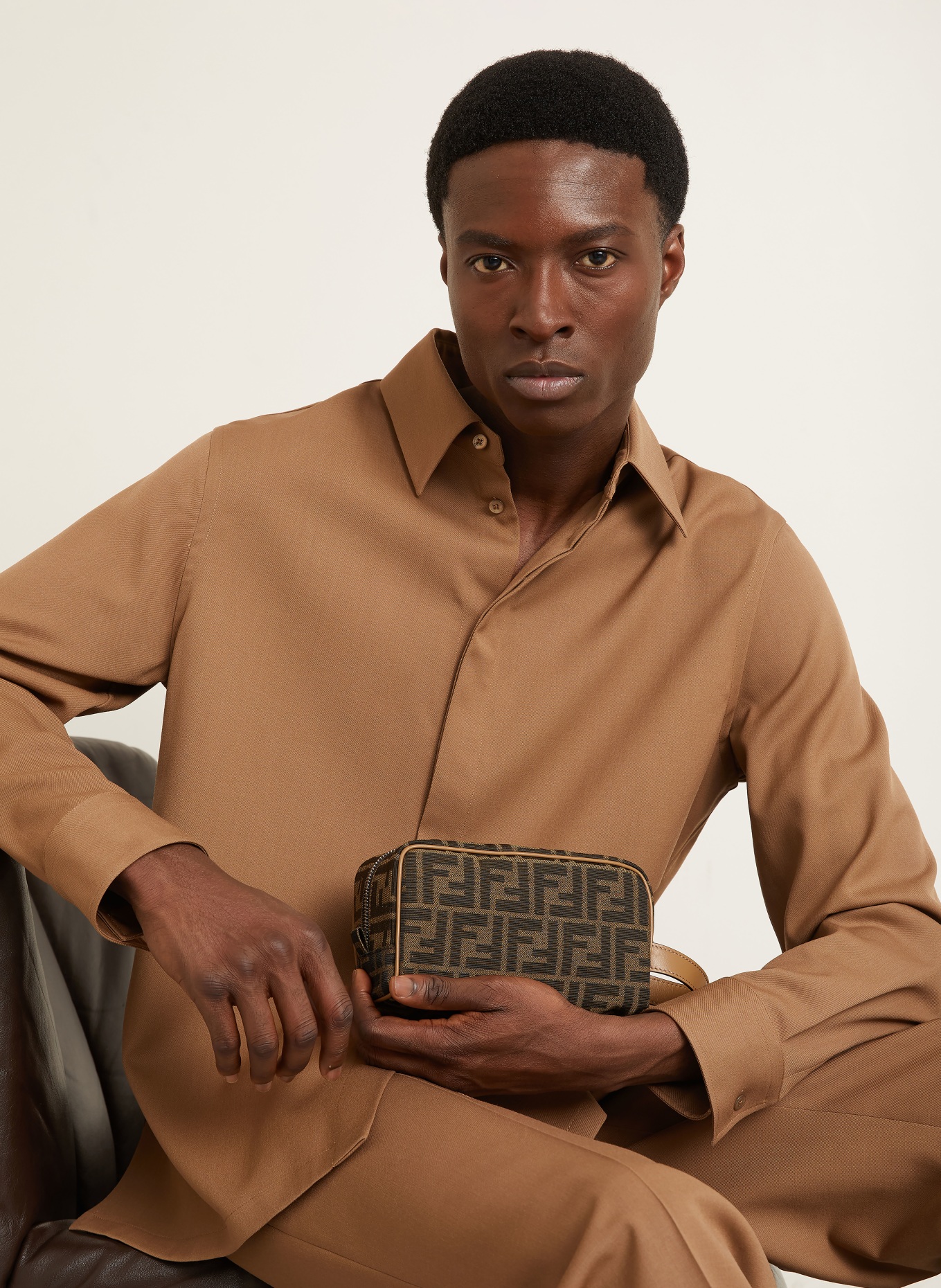 FENDI Kosmetiktasche BEAUTY CASE SMALL: DUNKELBRAUN / SILBER / CAMEL