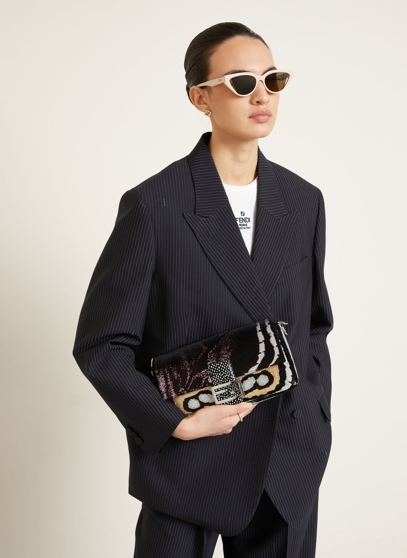 FENDI Handtasche BAGUETTE mit Pailletten: SCHWARZ / BEIGE / LILA