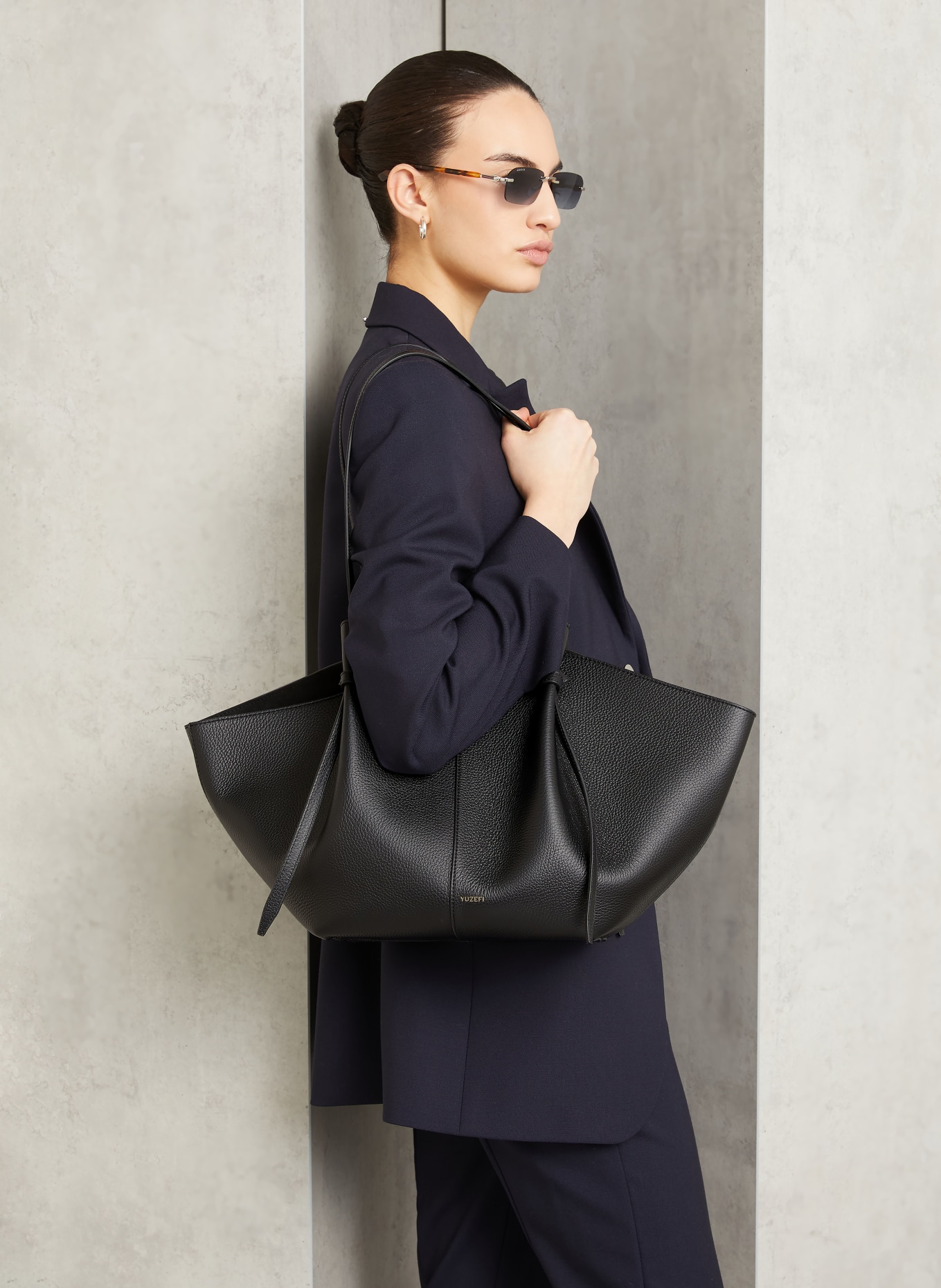 YUZEFI Shopper MOCHI LARGE: ZWART