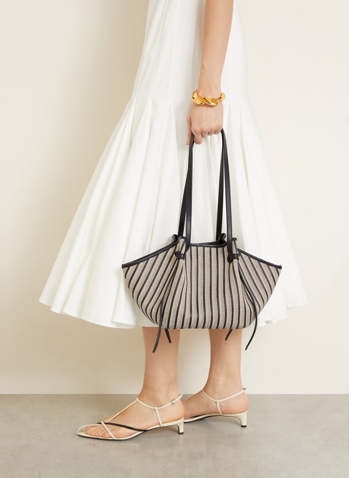 YUZEFI MOCHI shoulder bag: BLACK / CREAM / WHITE