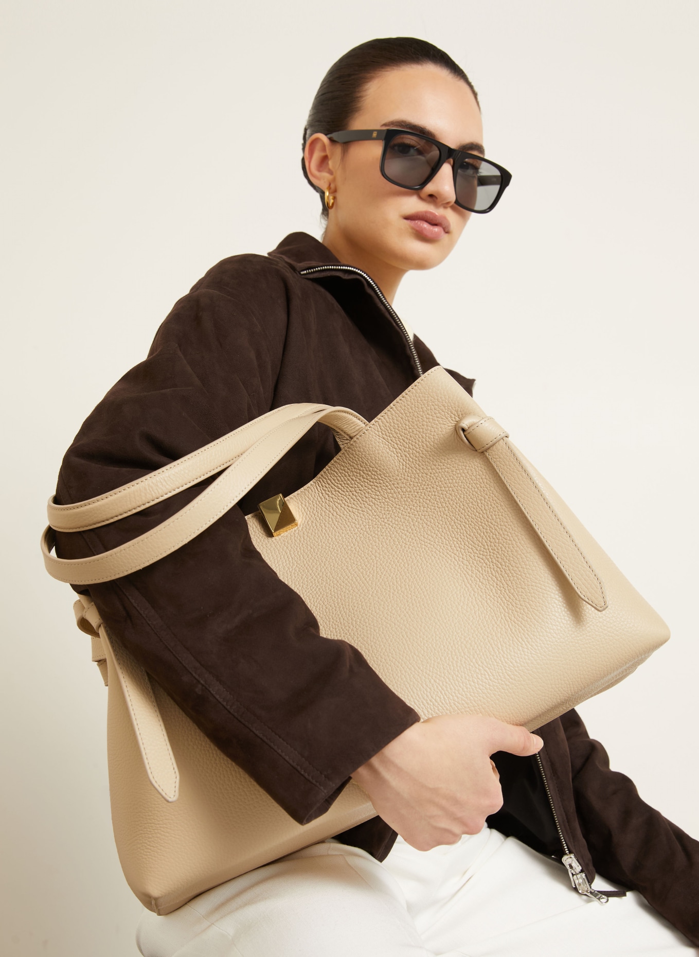 YUZEFI Schoudertas GYOZA: LICHTBRUIN