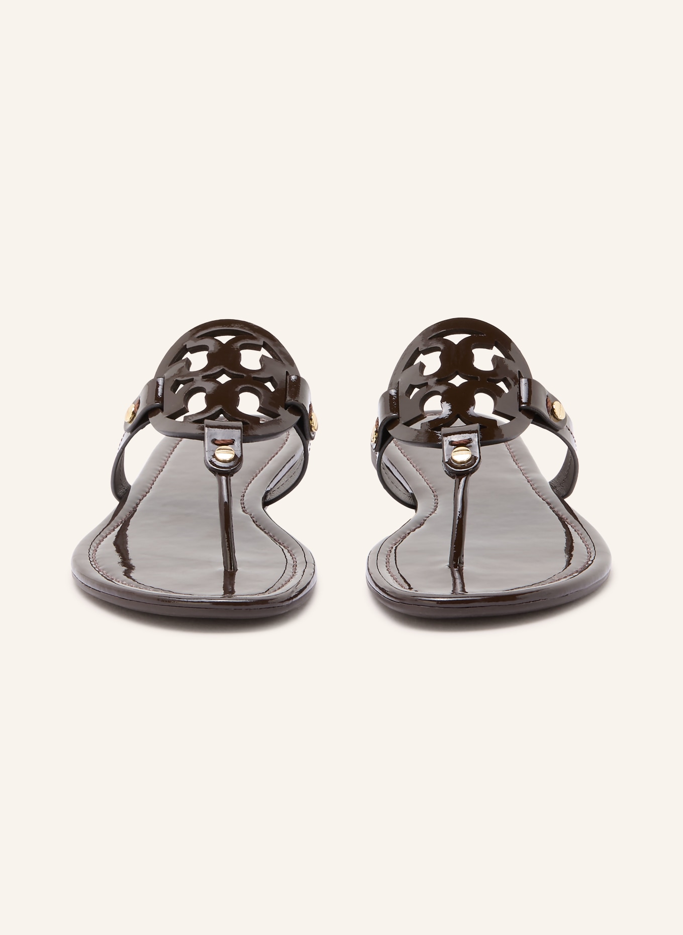 TORY BURCH Separator palców MILLER z nitami: CIEMNOBRĄZOWY / ZŁOTY