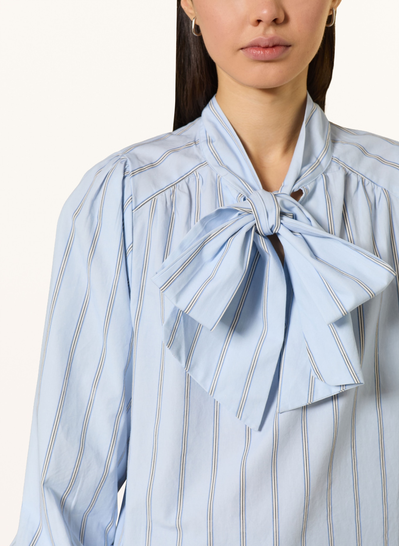 NEO NOIR Schluppenbluse JAZ: HELLBLAU / WEISS / SCHWARZ