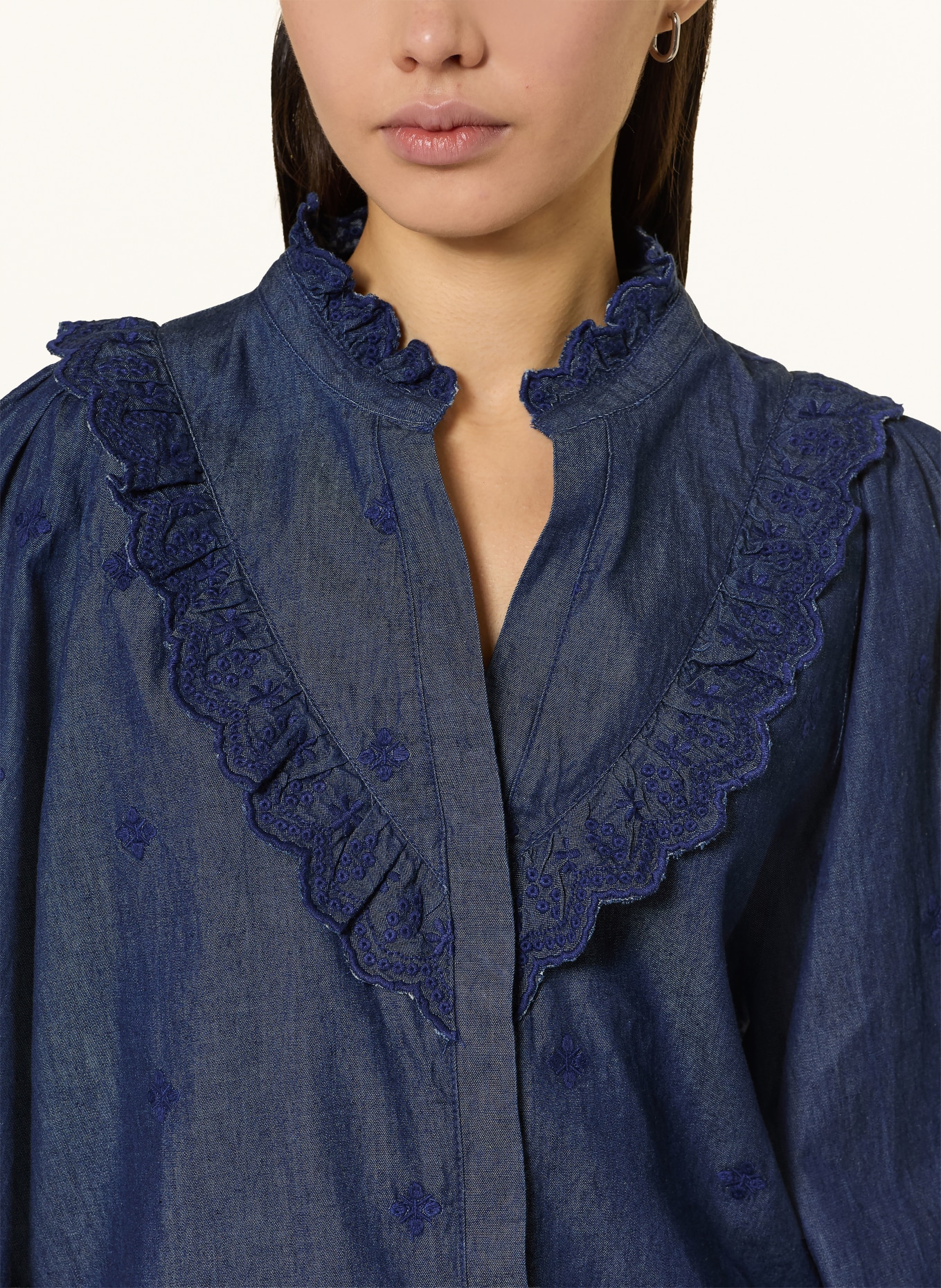 NEO NOIR Jeansbluse DEGAS mit Rüschen: BLAU