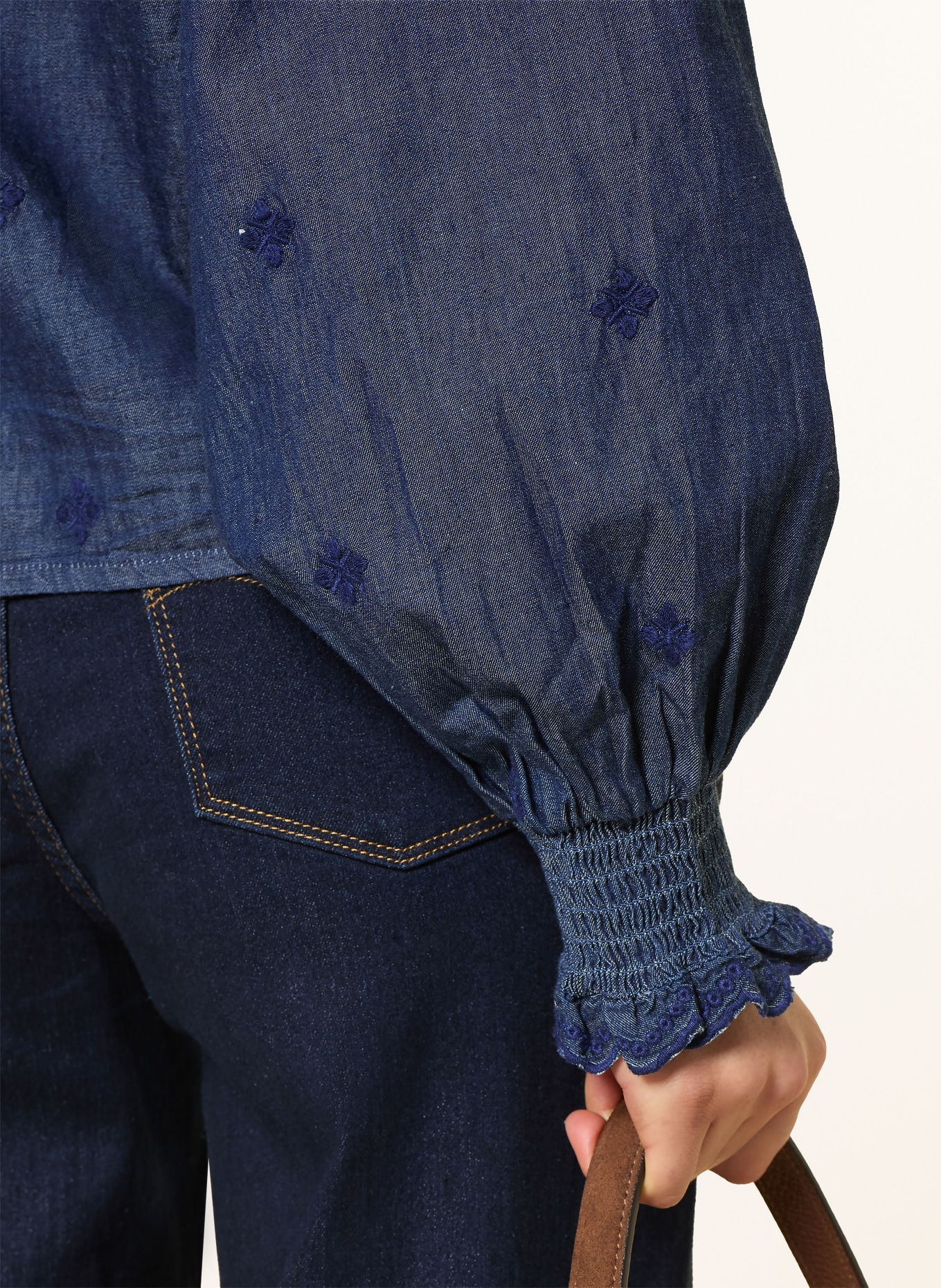 NEO NOIR Jeansbluse DEGAS mit Rüschen: BLAU