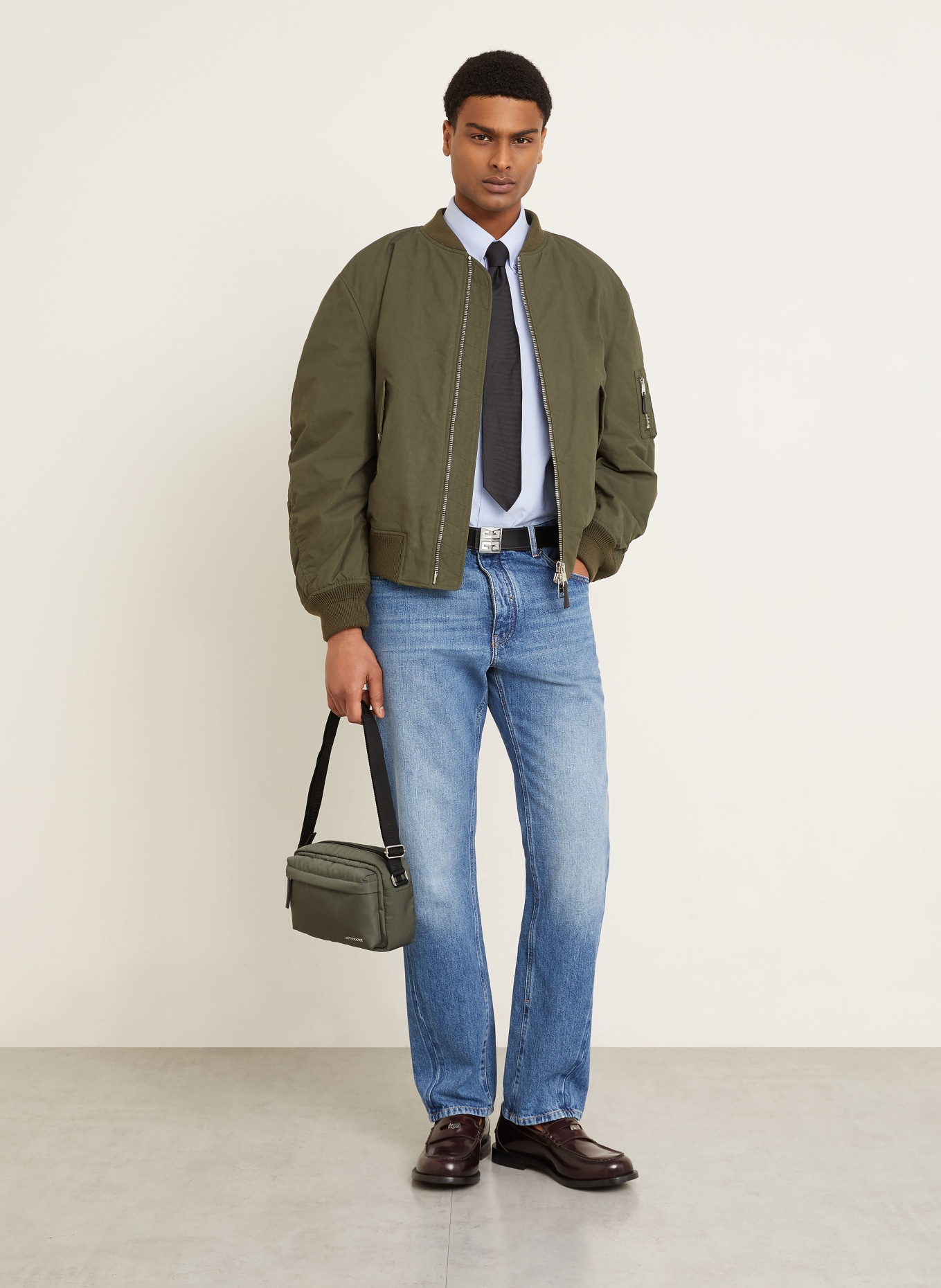 GIVENCHY Umhängetasche ESSENTIAL: OLIV / SILBER