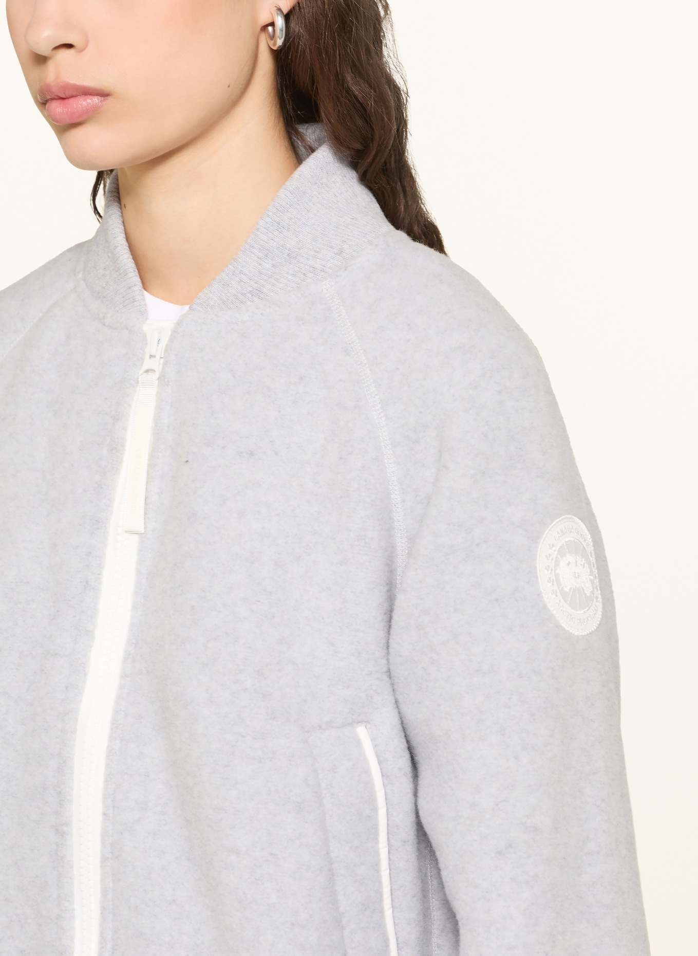 CANADA GOOSE Fleecová bunda SIERRA: ŠEDÁ / BÍLÁ