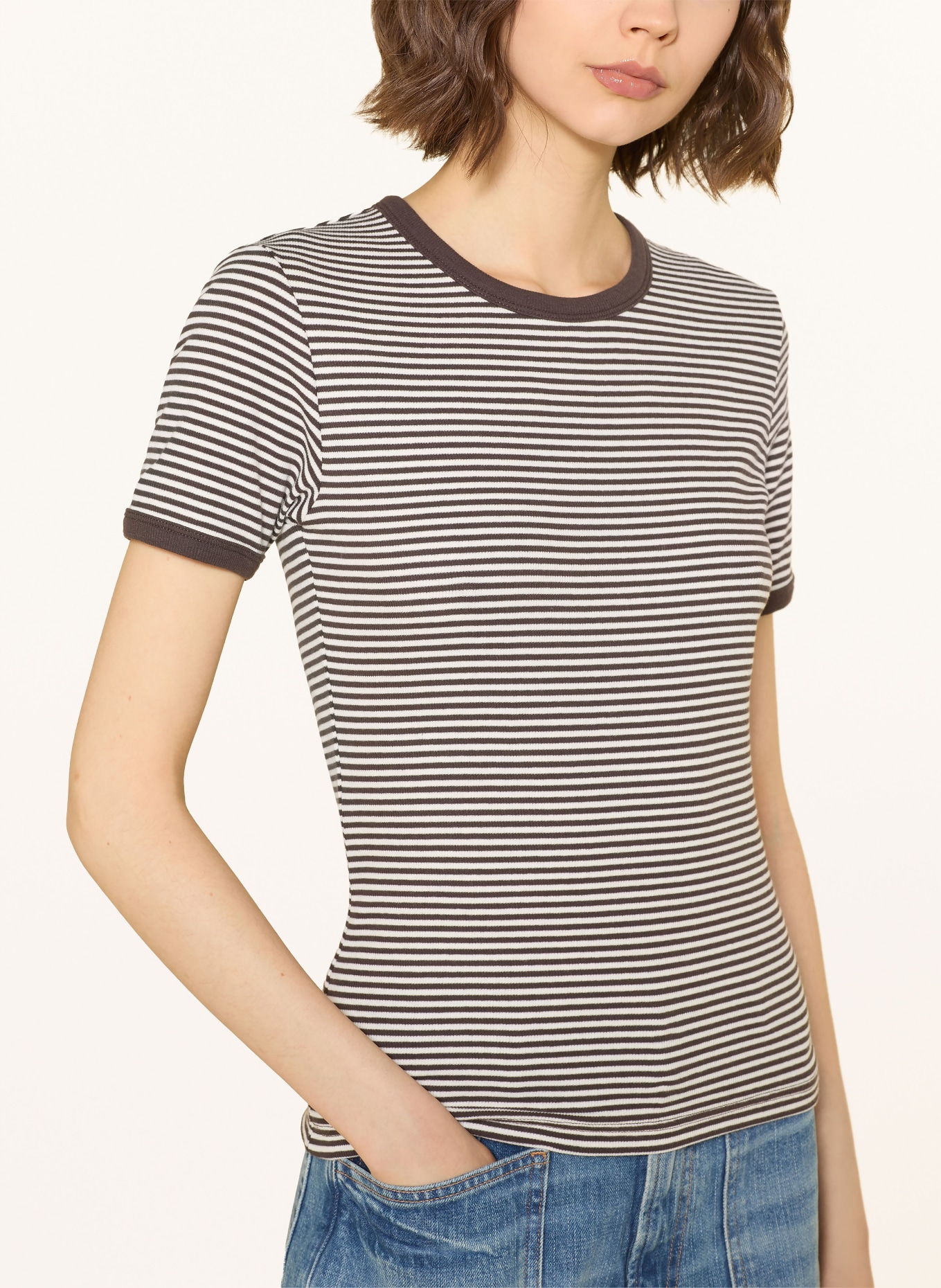 SAMSØE SAMSØE T-shirt SALINAS: MØRKEBRUN / HVID
