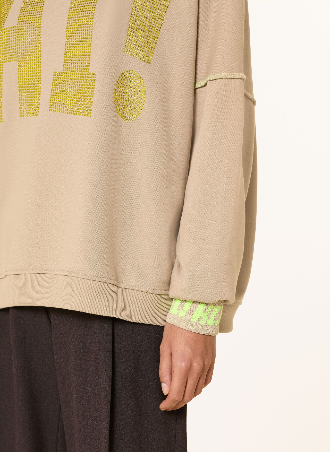 miss goodlife Oversized-Sweatshirt mit Schmucksteinen: BEIGE / NEONGELB