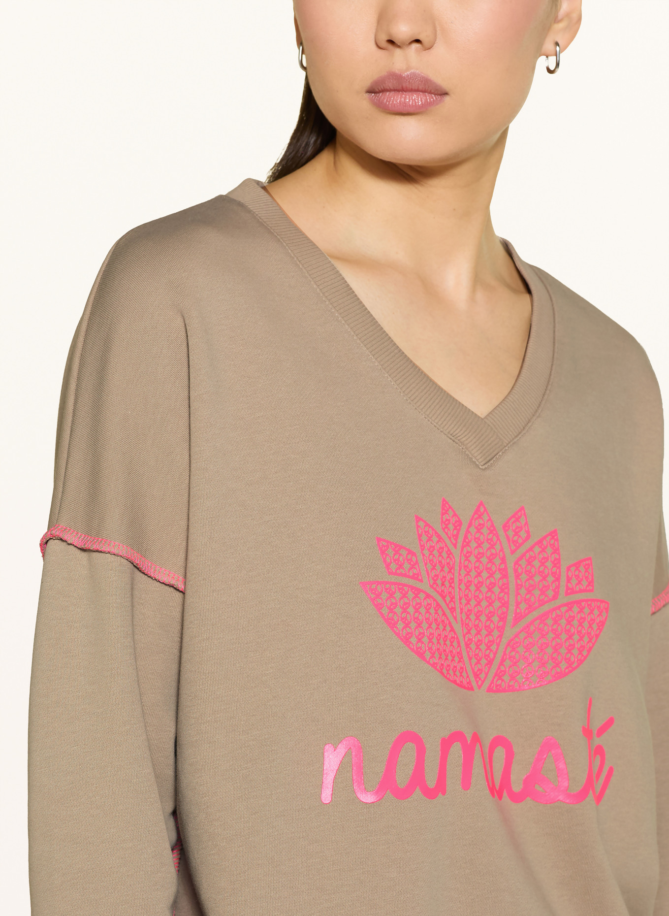 miss goodlife oversized sweatshirt: CAMEL / NEON PINK