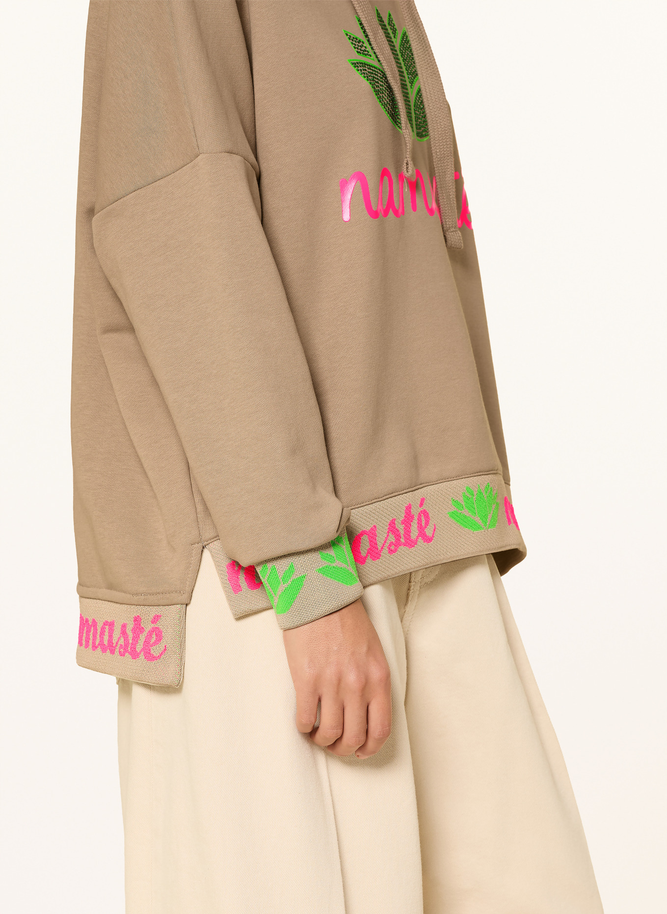 miss goodlife Hoodie mit Schmucksteinen: BEIGE / NEONPINK / GRÜN