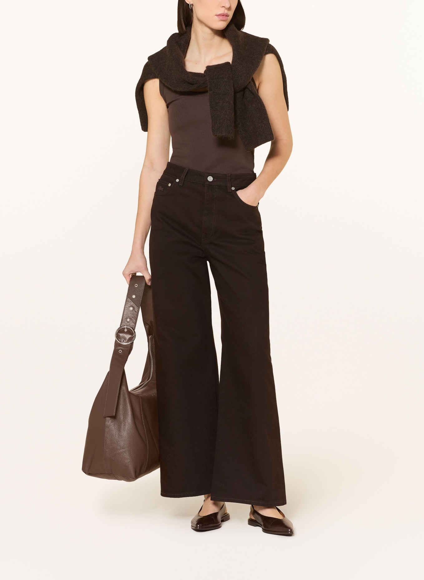 monari Nahoru: TMAVĚ HNĚDÁ