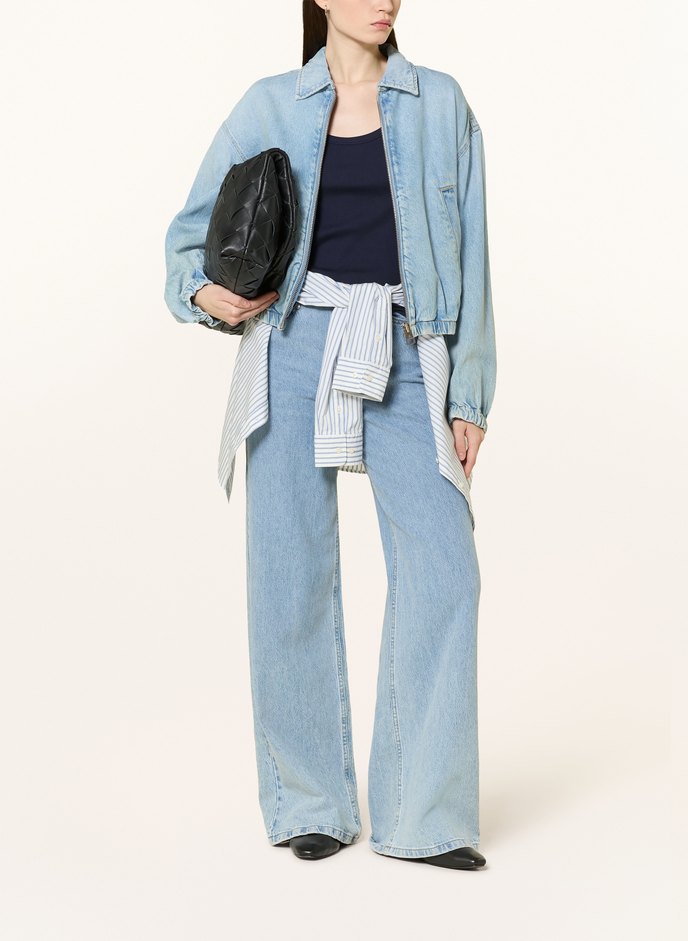 monari Nahoru: TMAVĚ MODRÁ