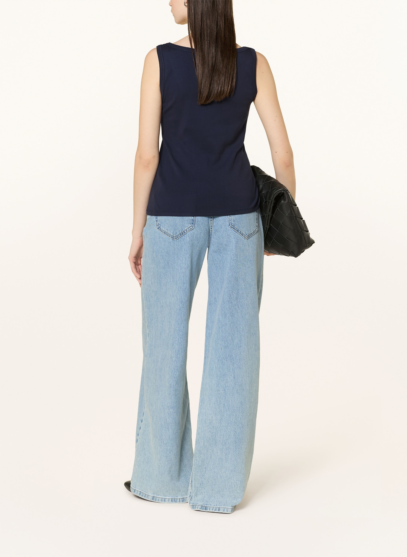 monari Nahoru: TMAVĚ MODRÁ