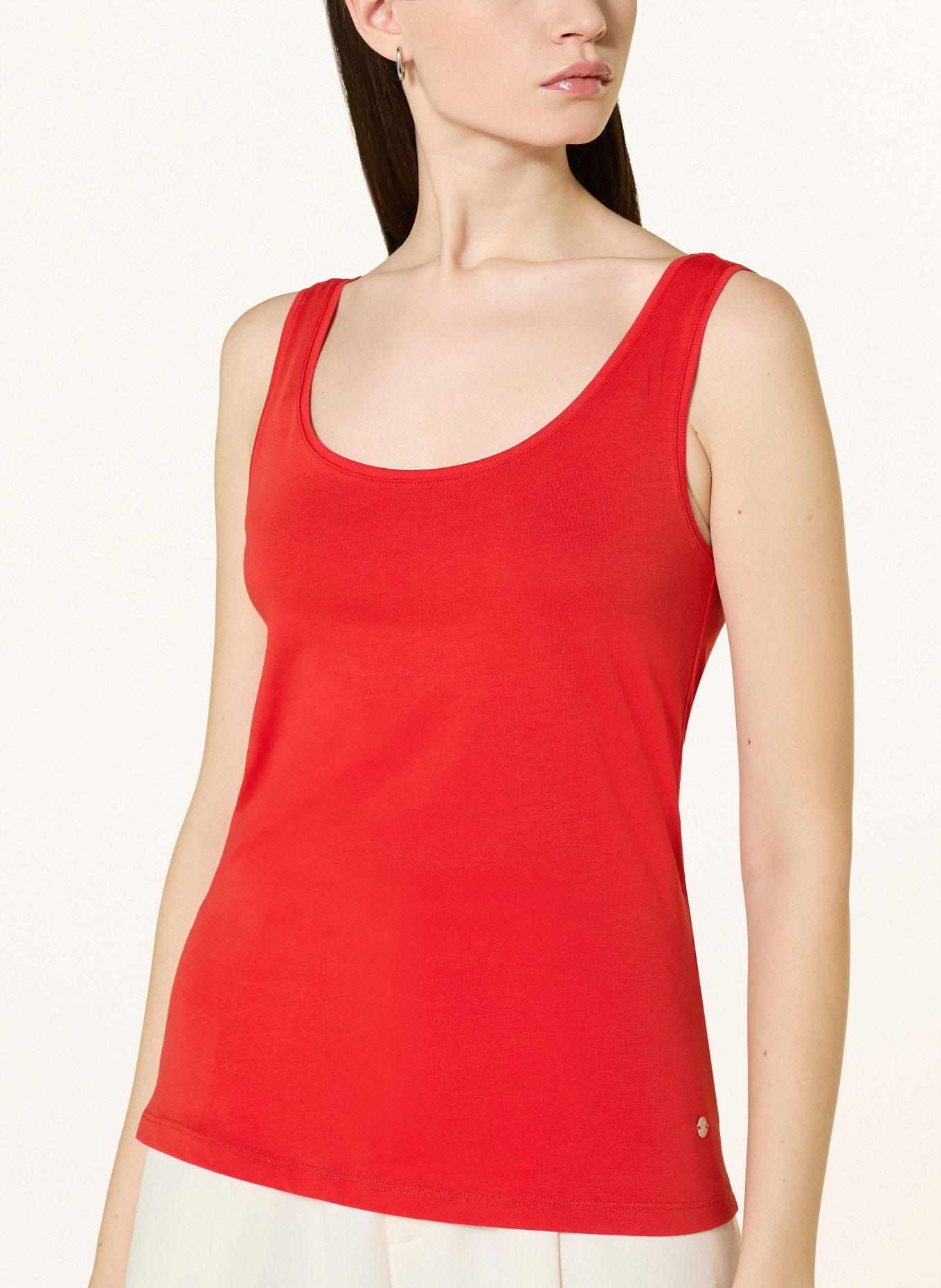 monari Nahoru: ČERVENÁ