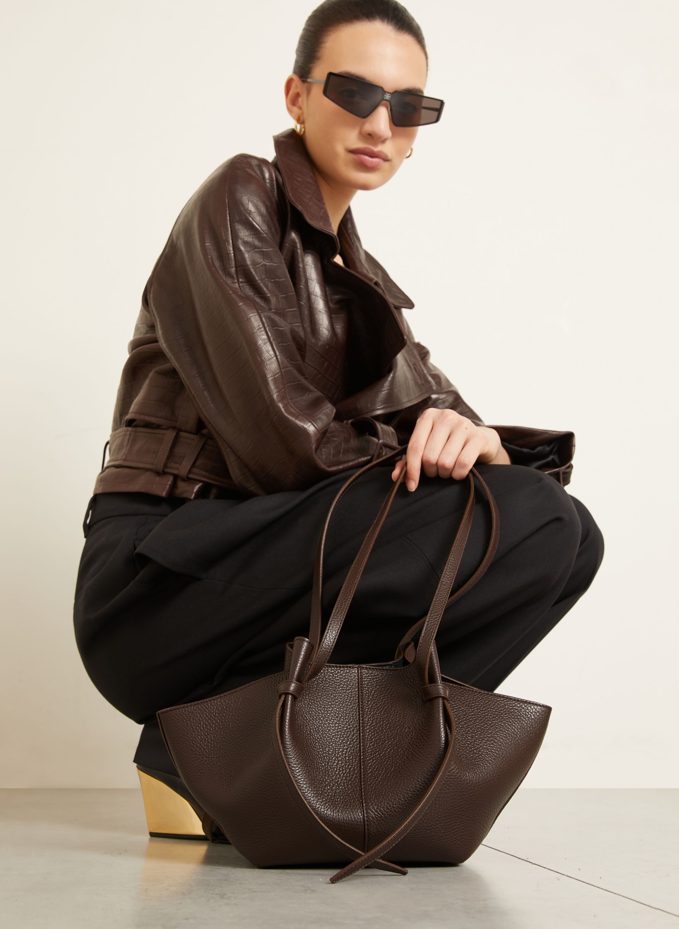 YUZEFI MOCHI shoulder bag: DARK BROWN