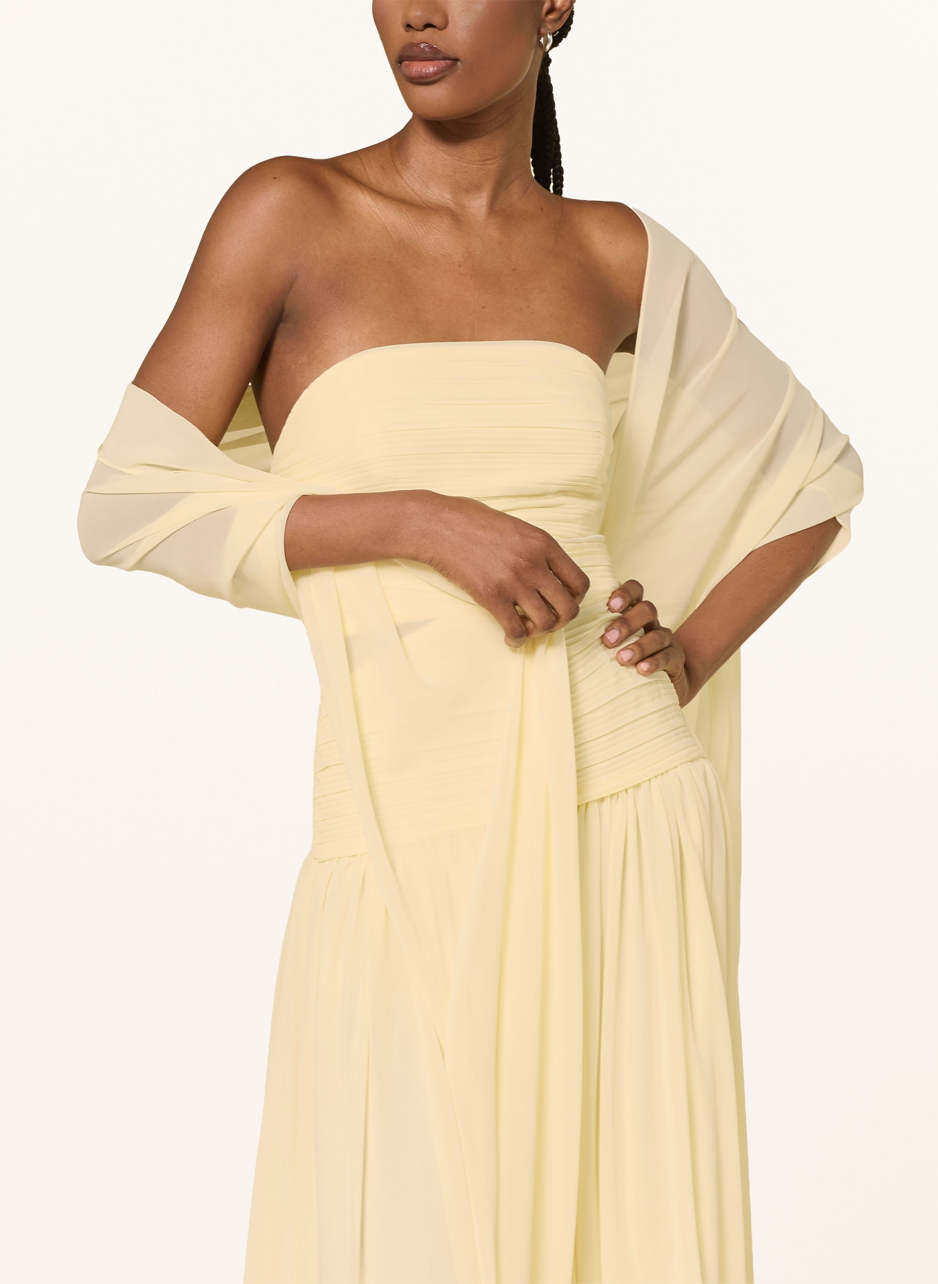 self-portrait Robe à épaules dénudées avec écharpe amovible et plissés: JAUNE CLAIR