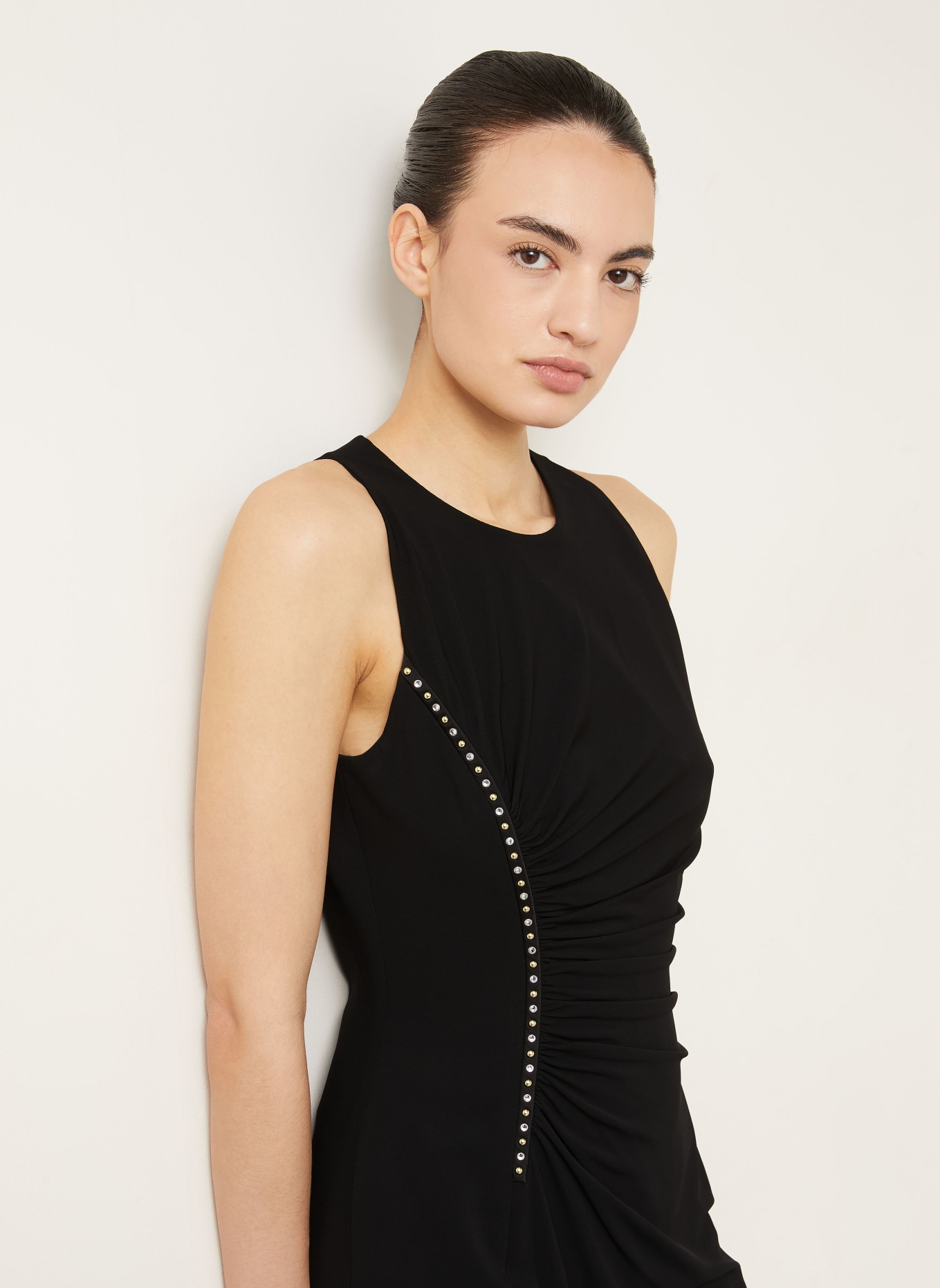 VERSACE Cocktailkleid aus Jersey mit Schmucksteinen: SCHWARZ