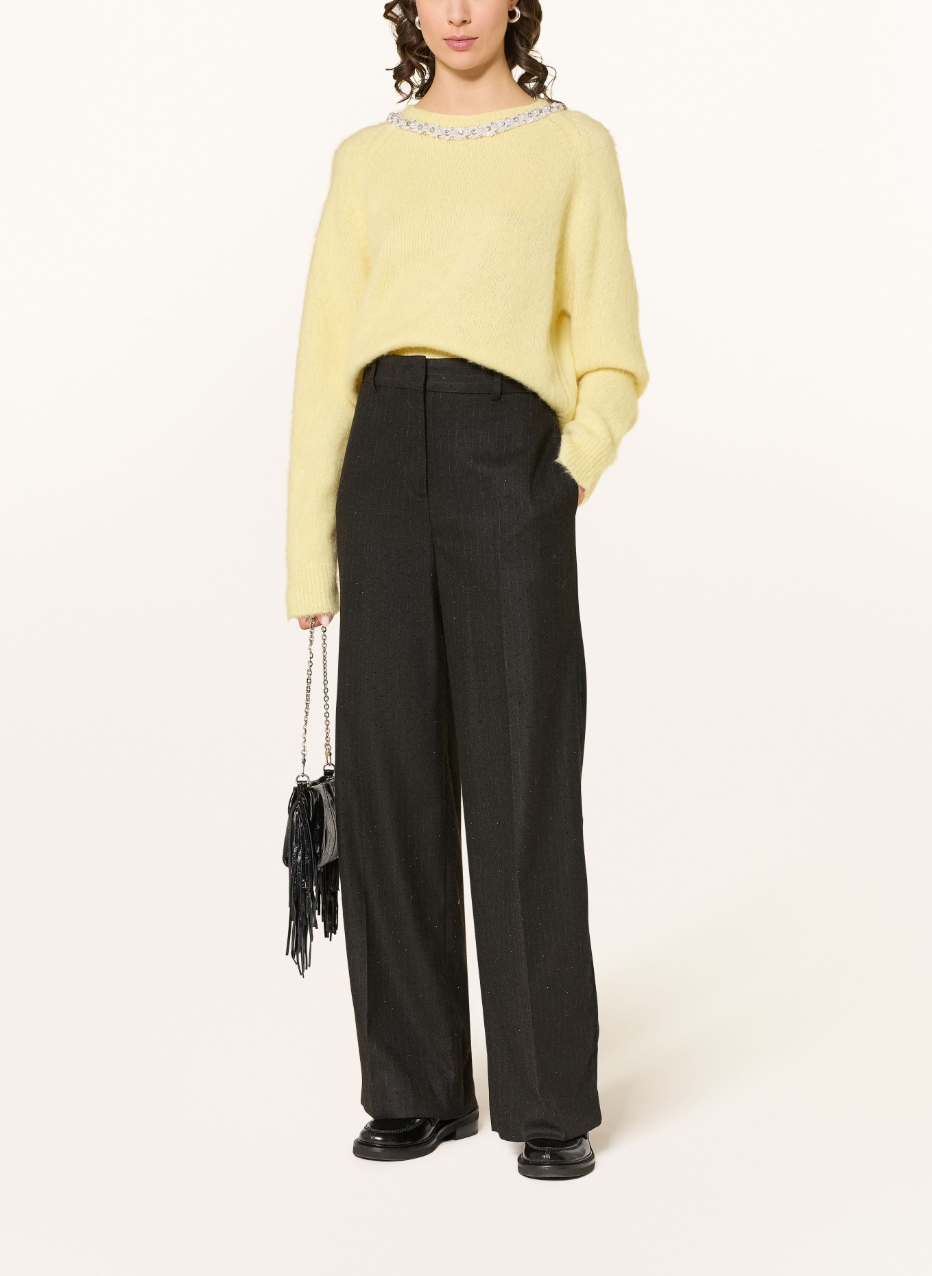 maje Spodnie Marlene z kamieniami ozdobnymi: CZARNY