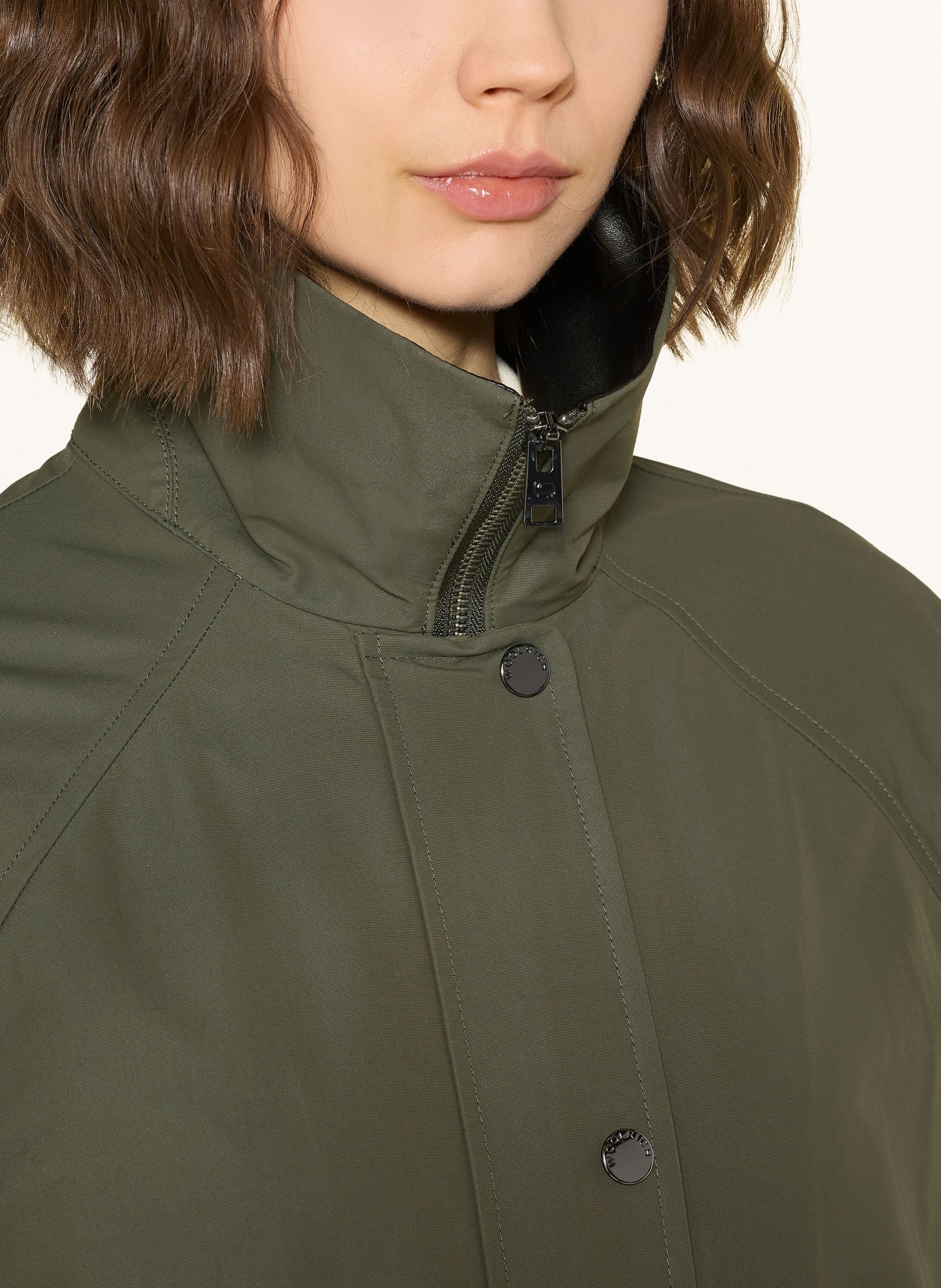 WOOLRICH Regenmantel: OLIV / SCHWARZ