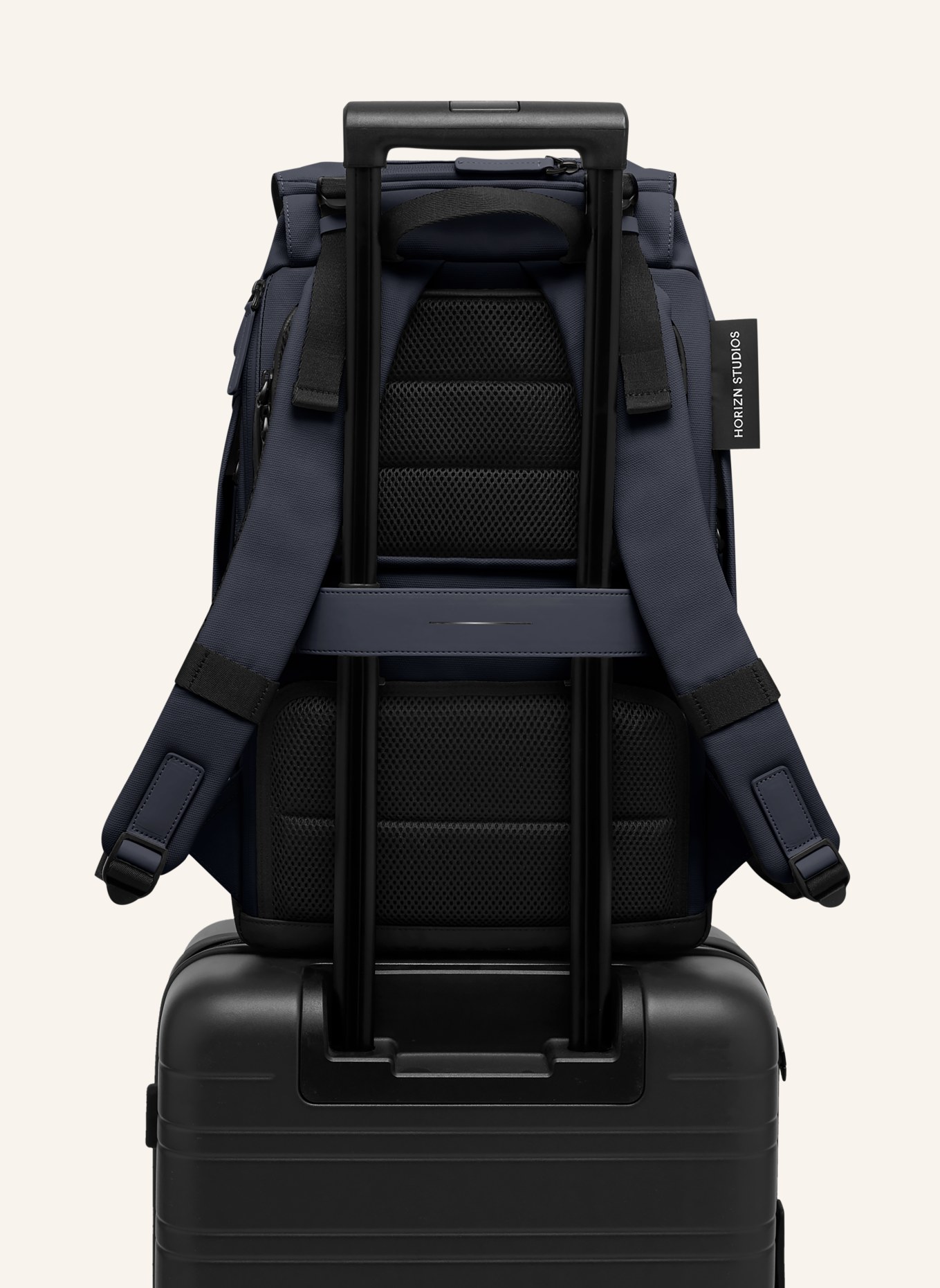 HORIZN STUDIOS Rucksack SOFO ROLLTOP X 22 l mit Laptop-Fach: DUNKELBLAU / SCHWARZ