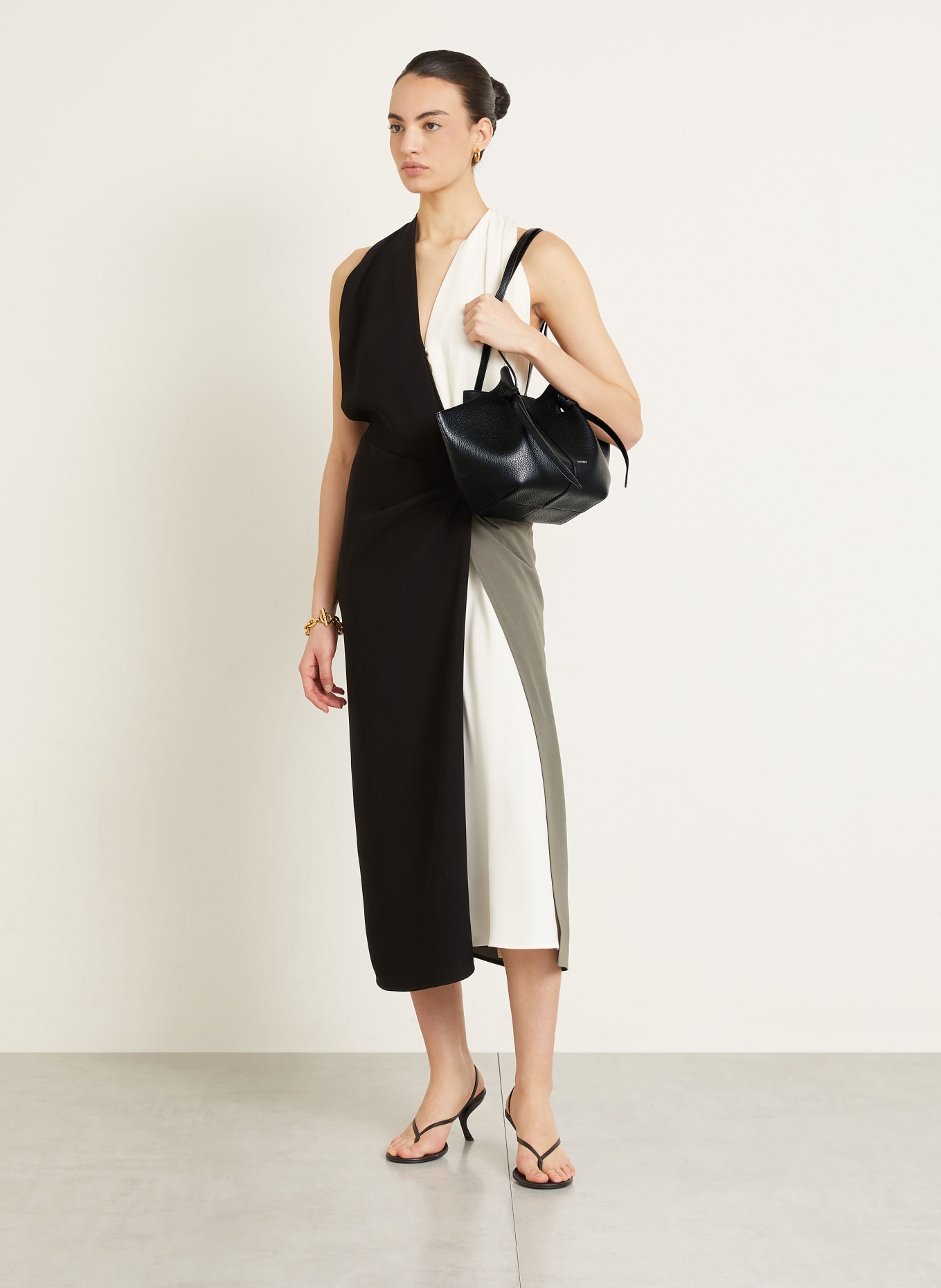 YUZEFI Schultertasche MOCHI: SCHWARZ