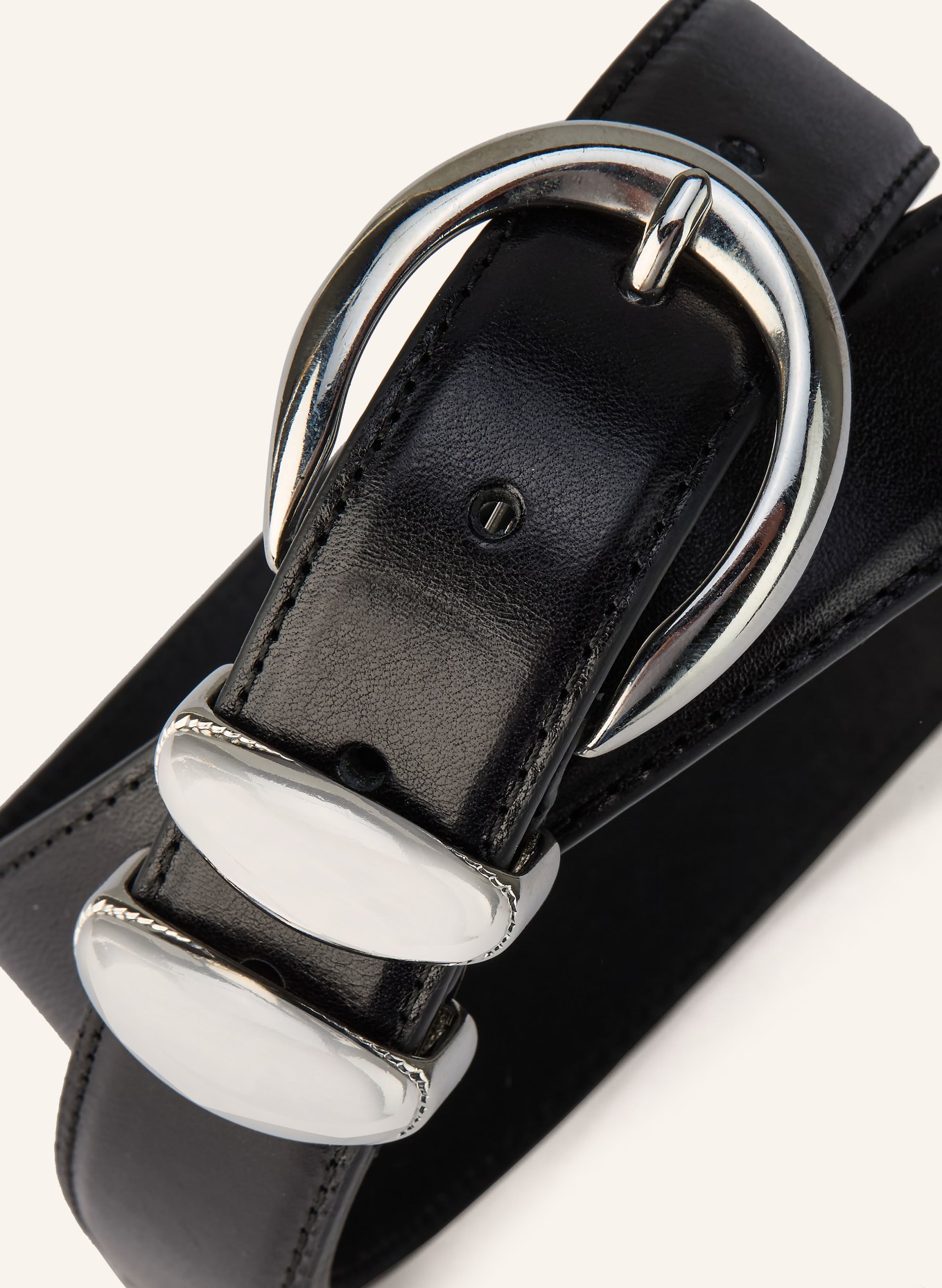 SANDRO Ledergürtel: SCHWARZ / SILBER