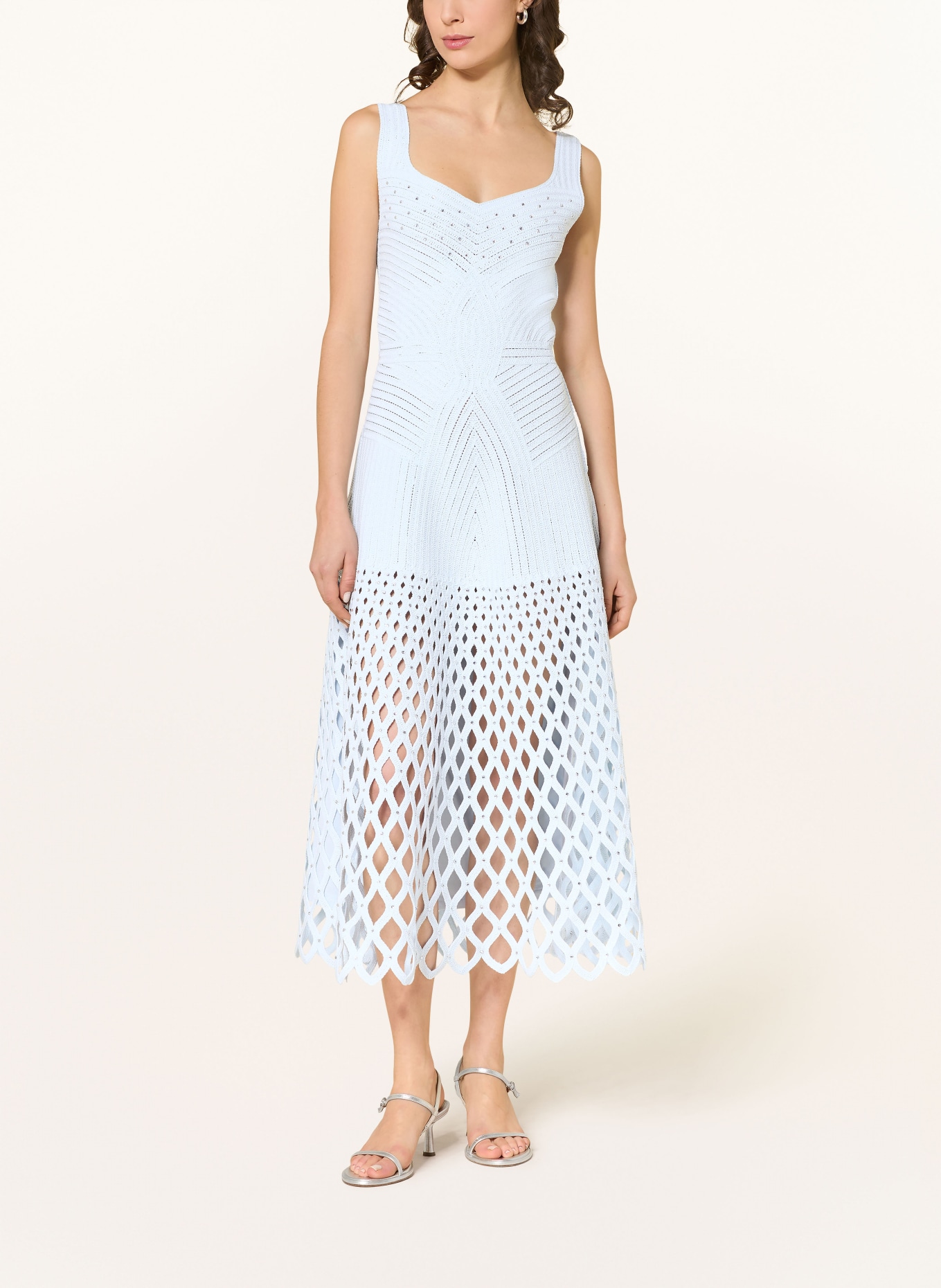 maje Strickkleid mit Schmucksteinen: HELLBLAU