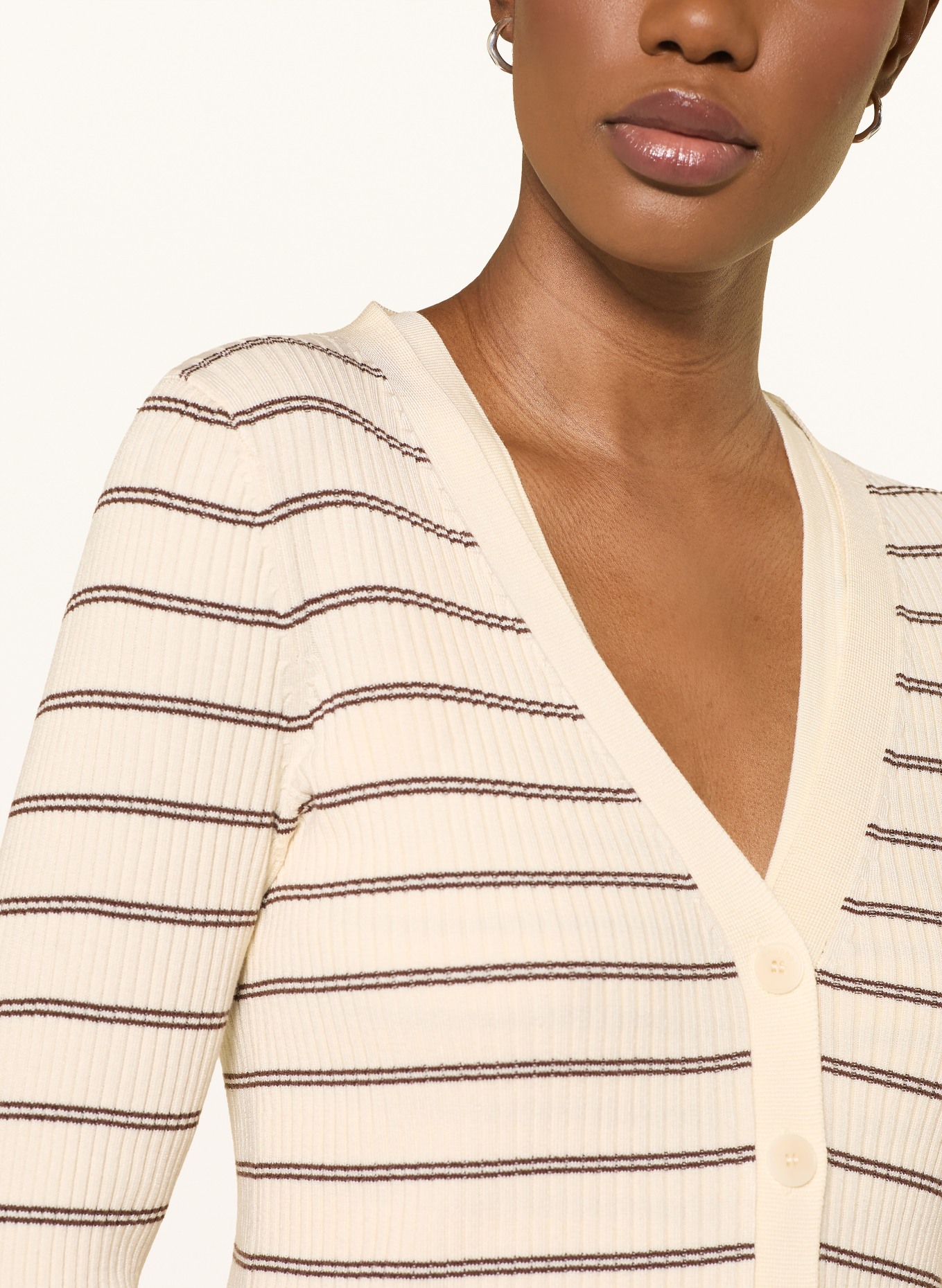 SANDRO Strickjacke: ECRU / DUNKELBRAUN