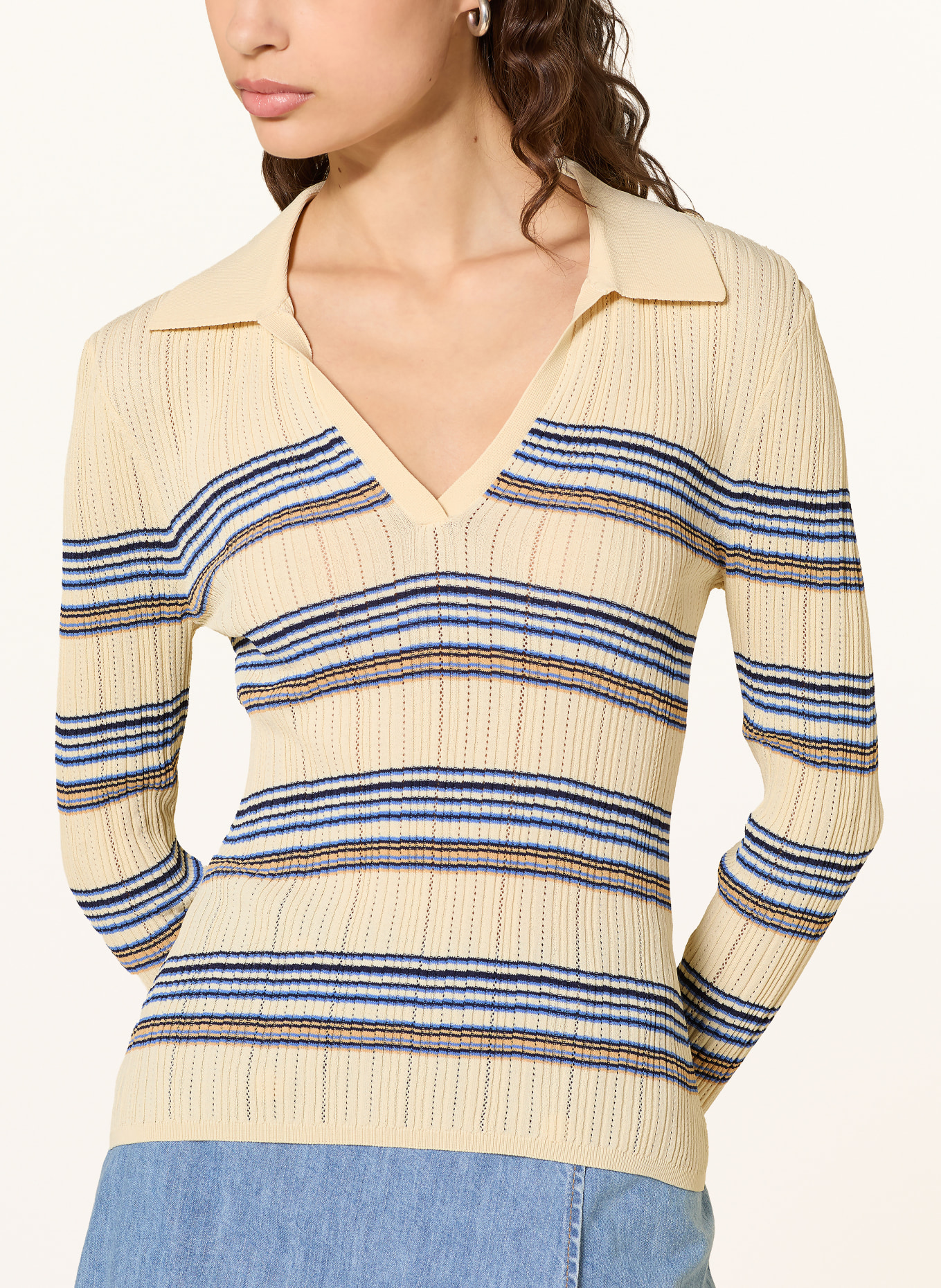 CLAUDIE PIERLOT Sweter z falbanami: KREMOWY / BEŻOWY / JASNONIEBIESKI