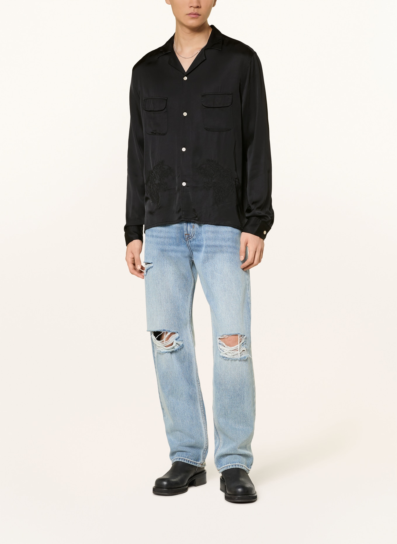 ALLSAINTS Saténová košile YODO Boxy Fit: ČERNÁ