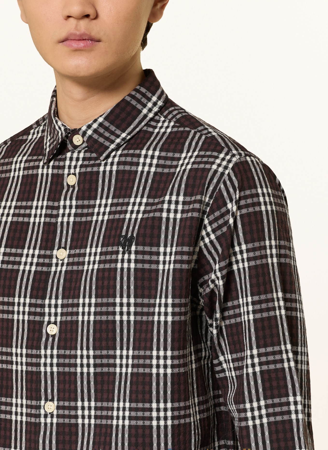 ALLSAINTS Košile SANTIAGO Relaxed Fit: TMAVĚ HNĚDÁ / BÍLÁ / ČERNÁ