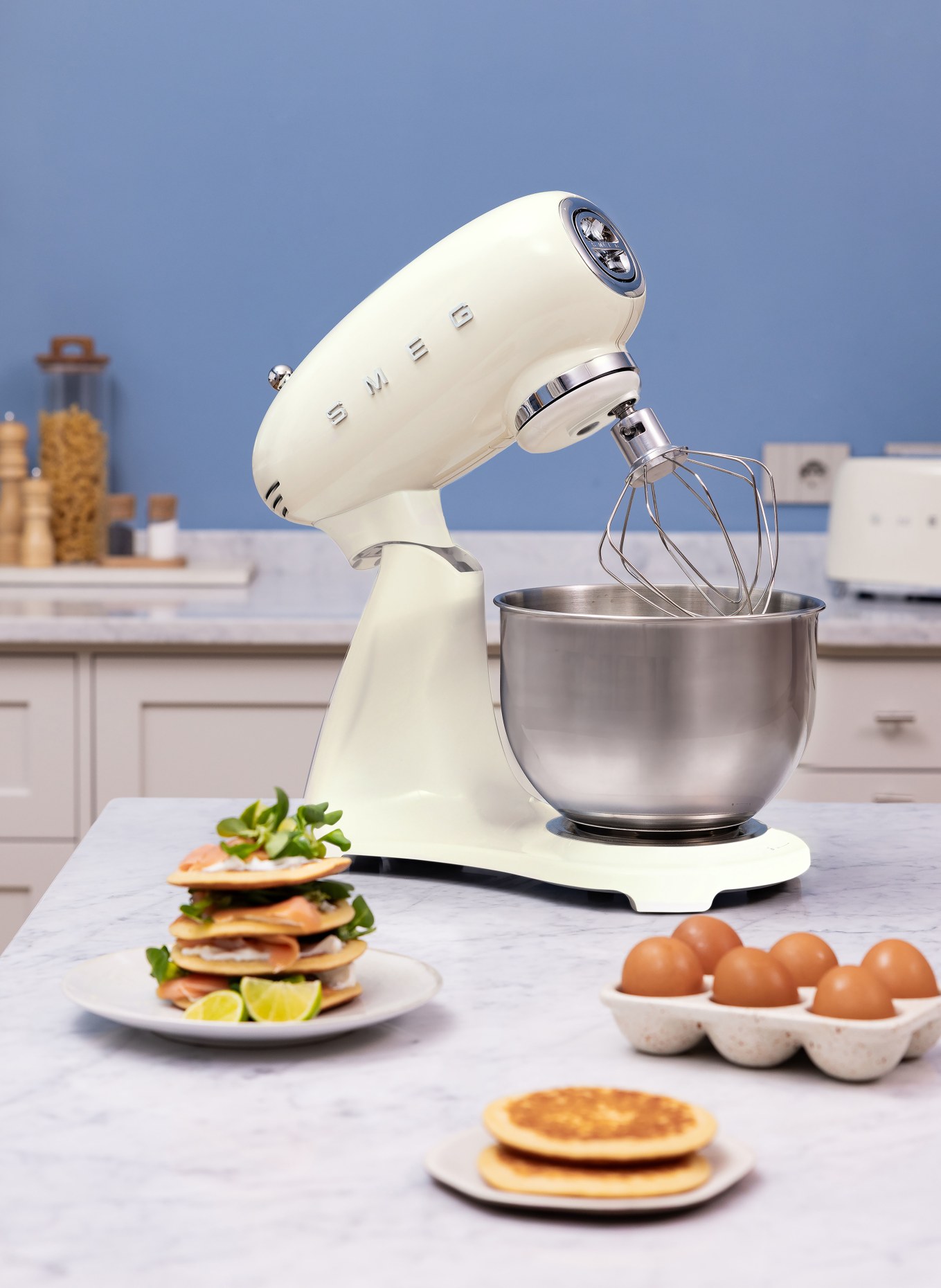 SMEG Küchenmaschine SMF05: CREME