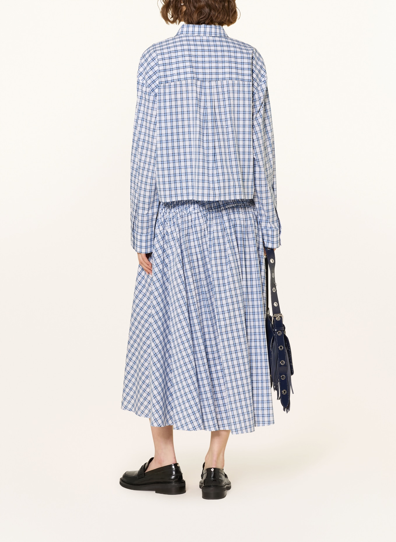 maje Hemdbluse mit Schmucksteinen: HELLBLAU / DUNKELBLAU / WEISS