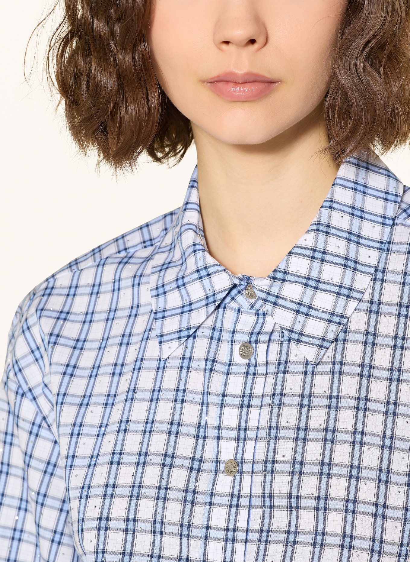 maje Sukienka koszulowa z kamieniami ozdobnymi: JASNONIEBIESKI / GRANATOWY / BIAŁY