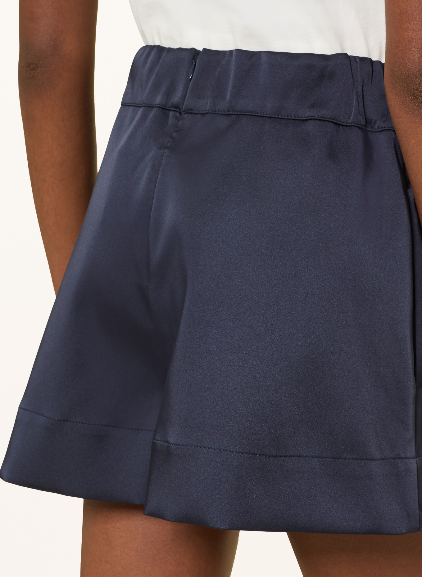 maje Shorts: DUNKELBLAU