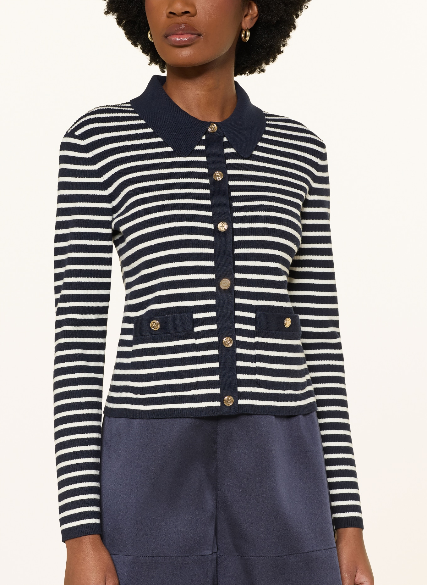 maje Strickjacke: DUNKELBLAU / WEISS