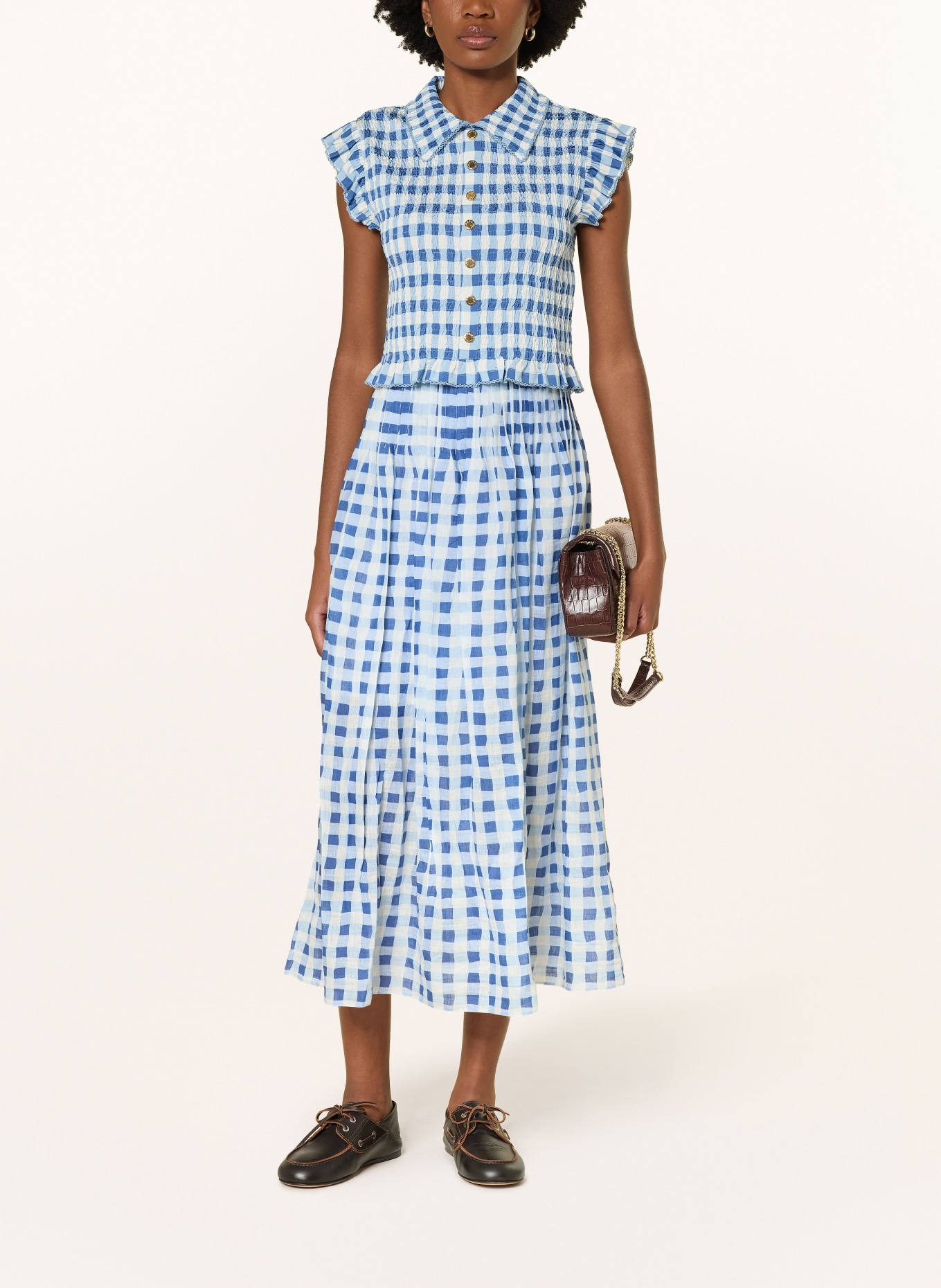 SANDRO Blusenshirt mit Rüschen: BLAU / WEISS