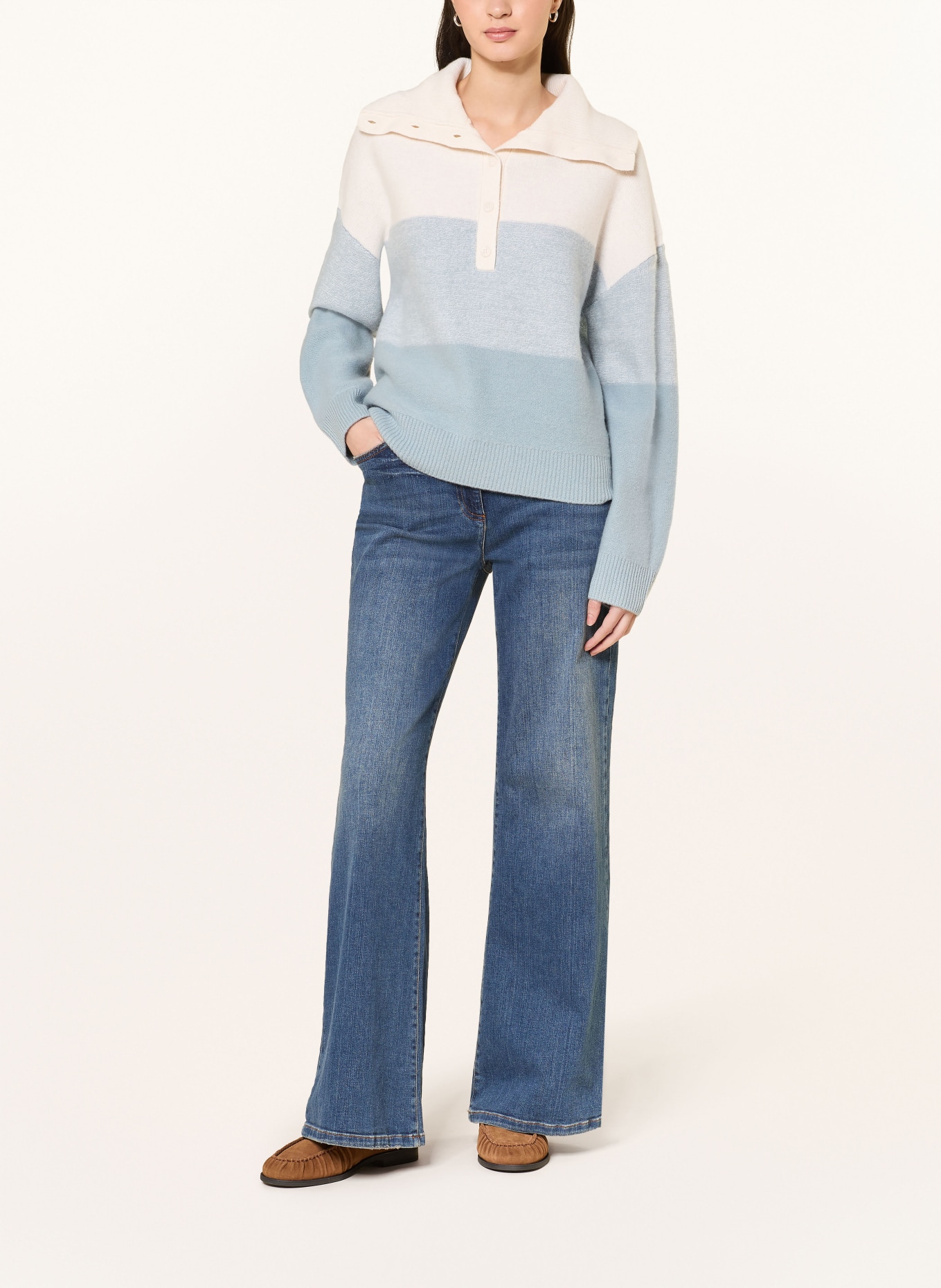 REISS Svetr FLORA: ČERNOŠEDÁ / KRÉMOVÁ / TMAVĚ MODRÁ