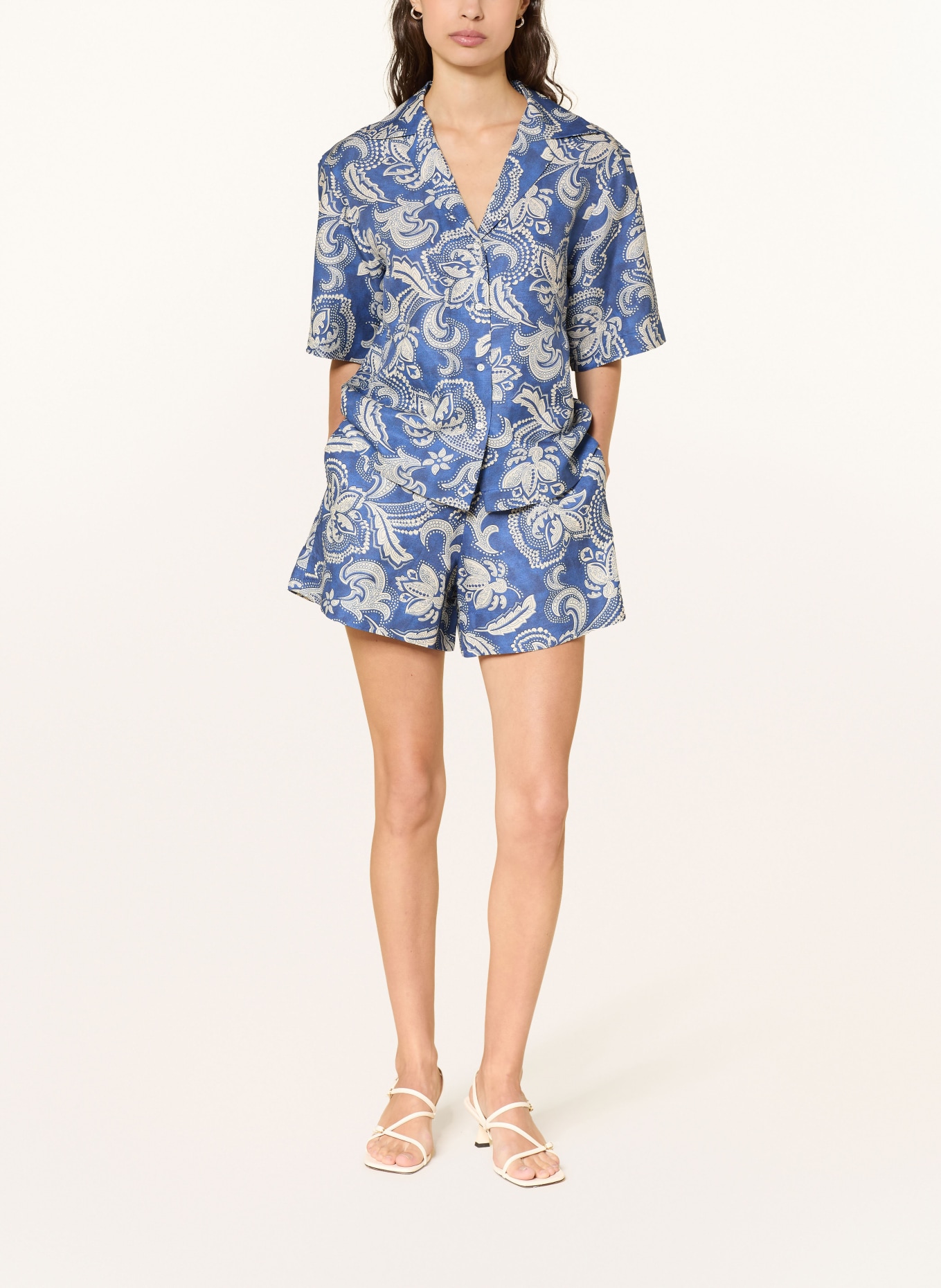 SANDRO Shorts mit Leinen: HELLBLAU / WEISS