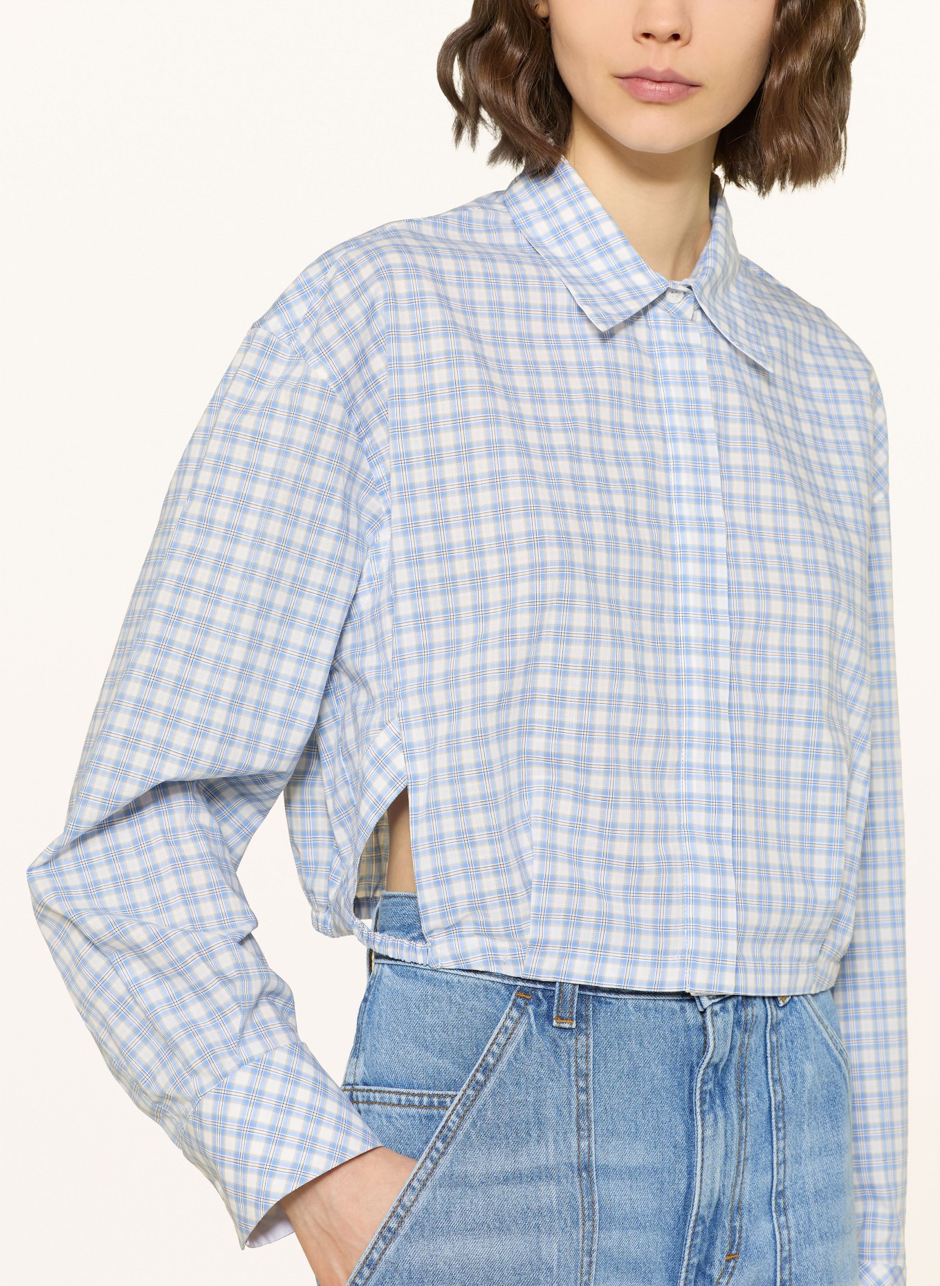 SANDRO Cropped-Hemdbluse mit Cut-outs: HELLBLAU / GRAU / WEISS