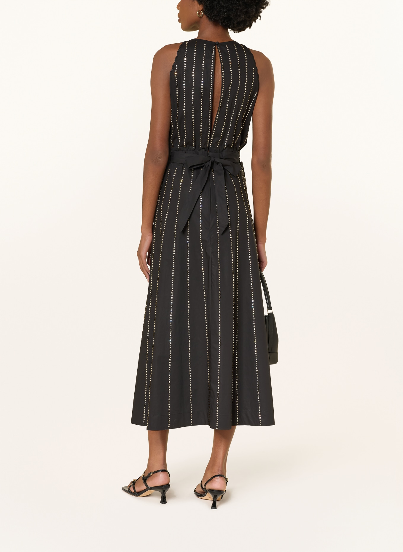 SANDRO Sukienka z kamieniami ozdobnymi: CZARNY / ZŁOTY